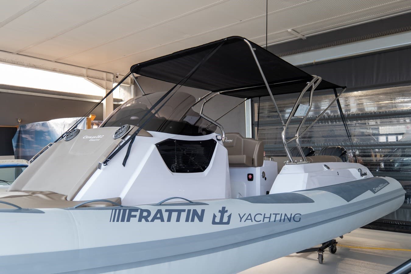 Ranieri International Cayman 28 Executive - Detail View 1 Ranieri International Cayman 28 Executive - Detail View 1