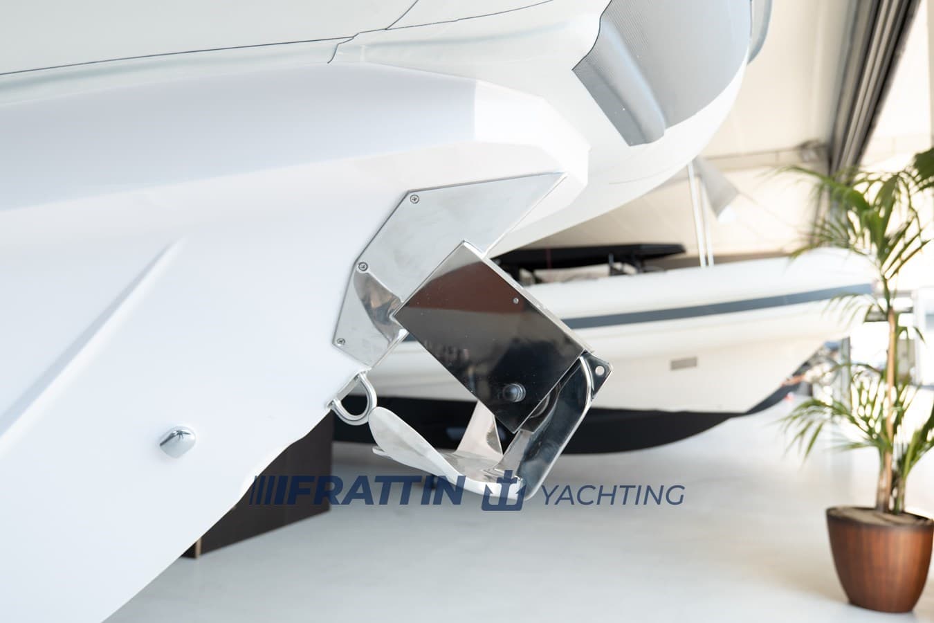 Ranieri International Cayman 28 Executive - Deck View Ranieri International Cayman 28 Executive - Deck View