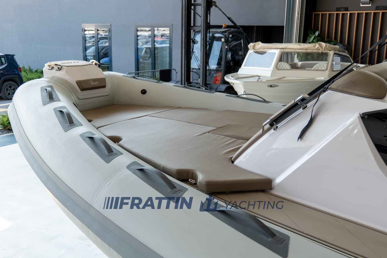 Ranieri International Cayman 28 Executive used - hero image 8
