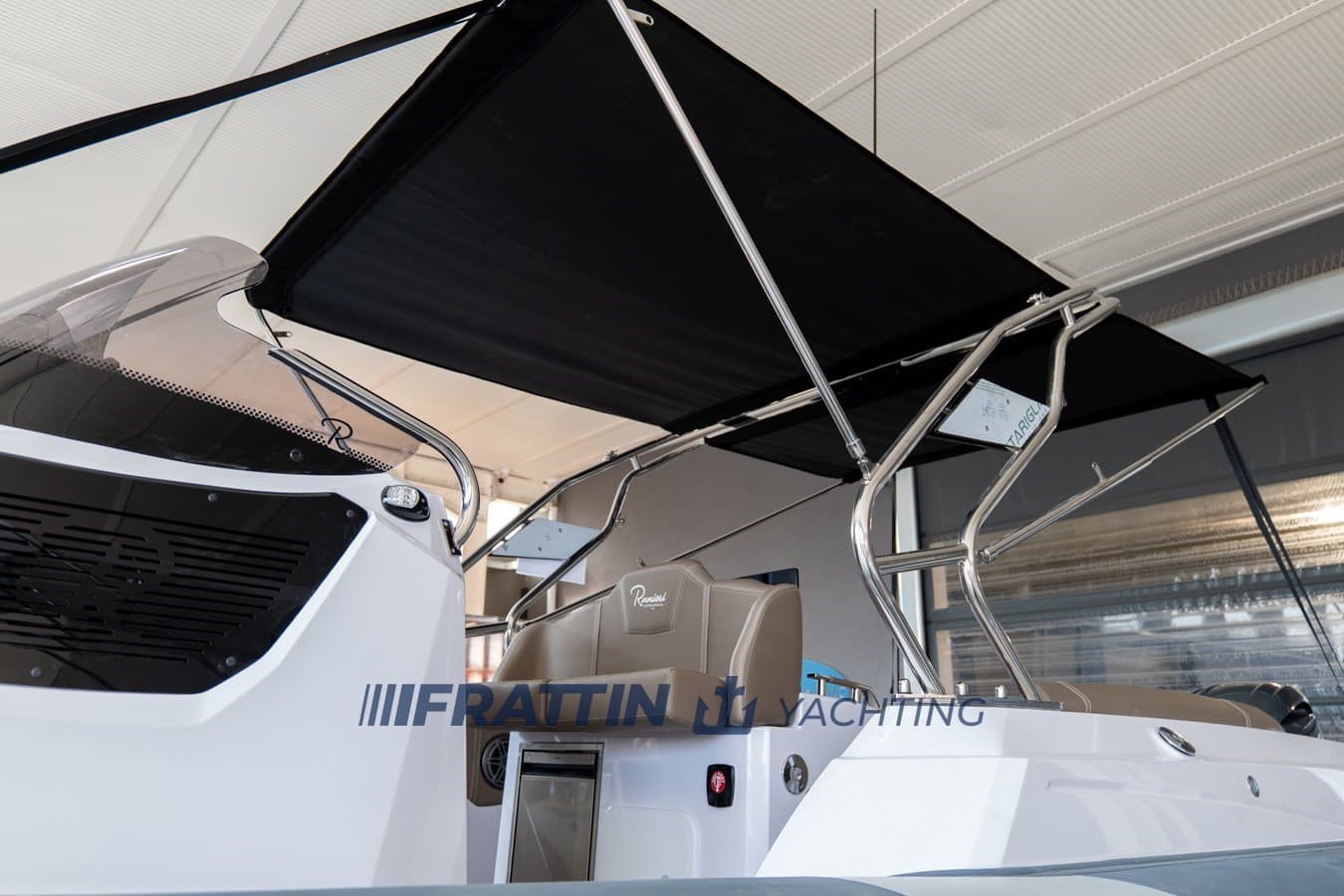 Ranieri International Cayman 28 Executive - Interior View Ranieri International Cayman 28 Executive - Interior View