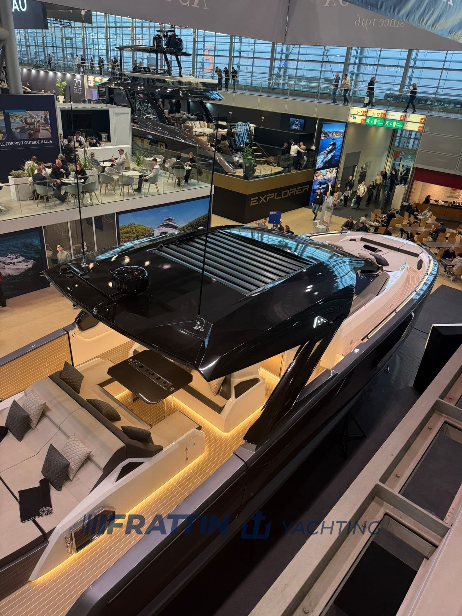 Astondoa 577 Coupe - Deck View Astondoa 577 Coupe - Deck View