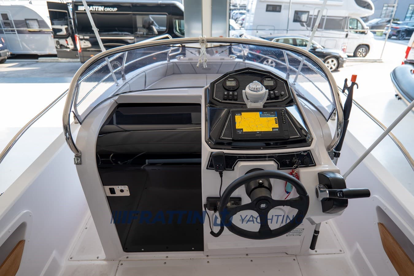 Ranieri International Voyager 21 S - Deck View Ranieri International Voyager 21 S - Deck View