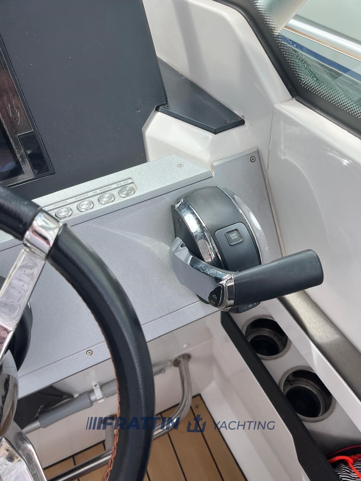 Axopar 28 T-Top - Deck View Axopar 28 T-Top - Deck View