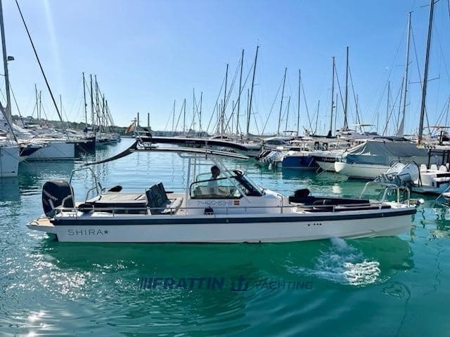 Axopar 28 T-Top - Detail View 1 Axopar 28 T-Top - Detail View 1