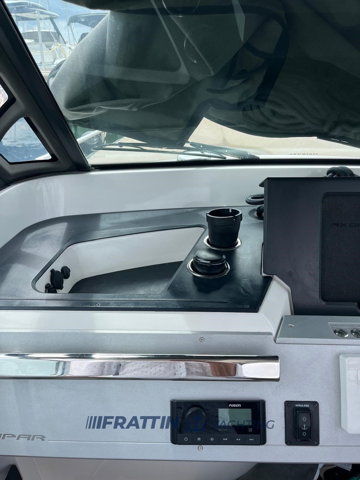 Axopar 28 T-Top - Interior View Axopar 28 T-Top - Interior View