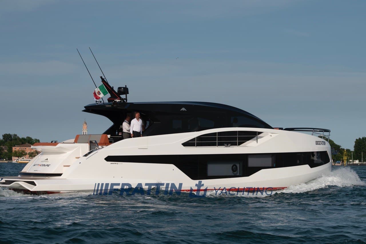 Astondoa 677 Coupè - Main View Astondoa 677 Coupè - Main View