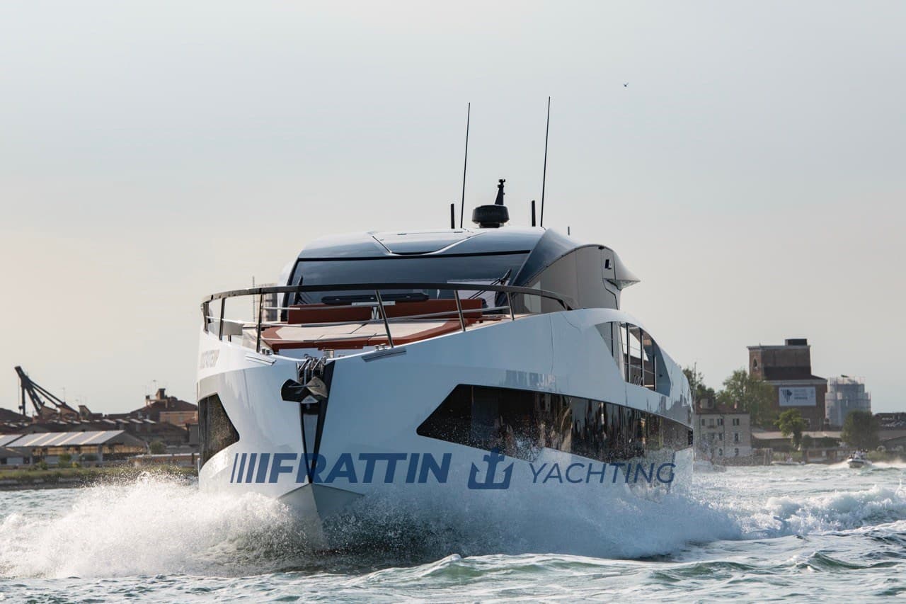 Astondoa 677 Coupè - Interior View Astondoa 677 Coupè - Interior View