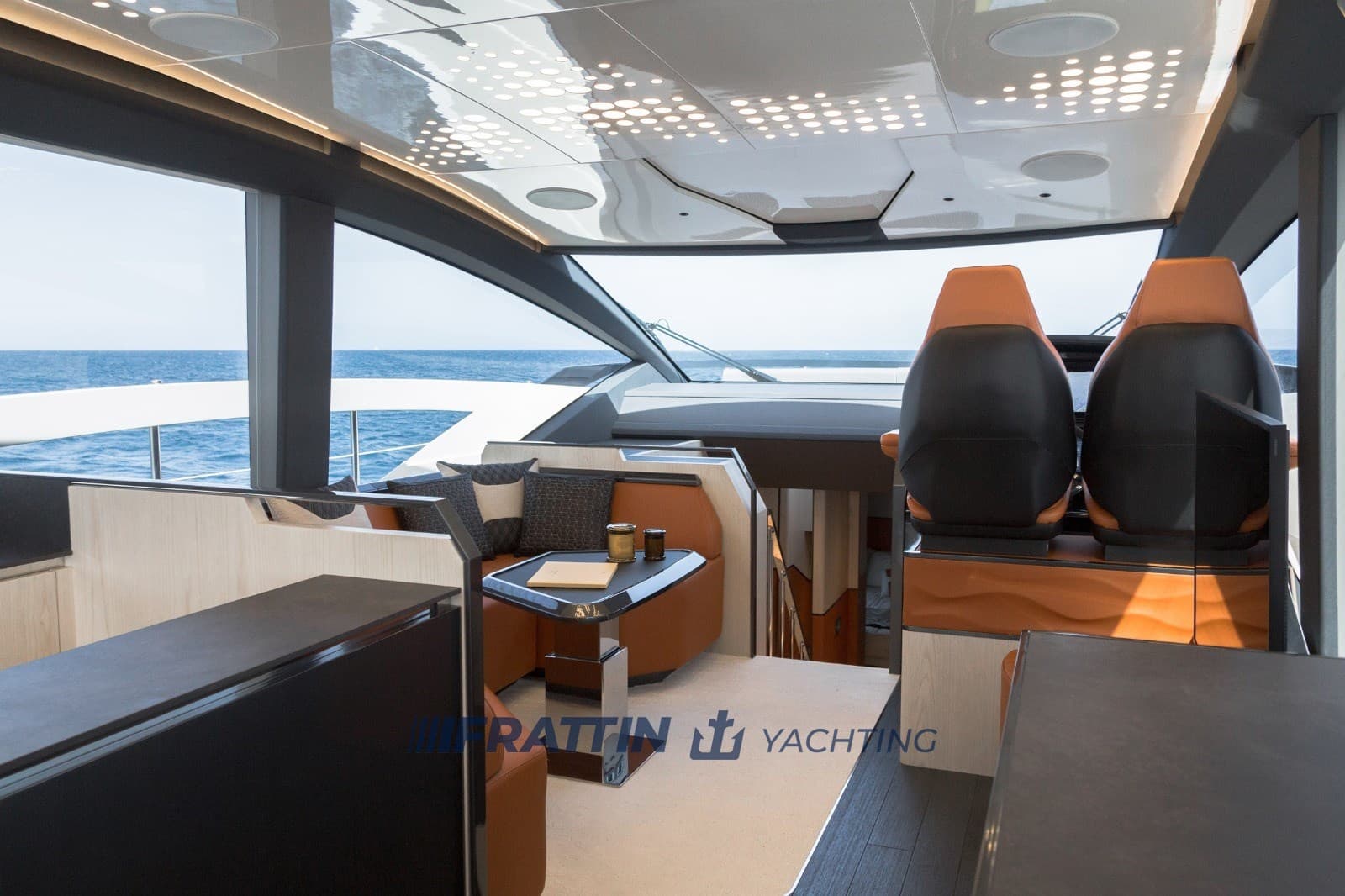 Astondoa 677 Coupè - Deck View Astondoa 677 Coupè - Deck View