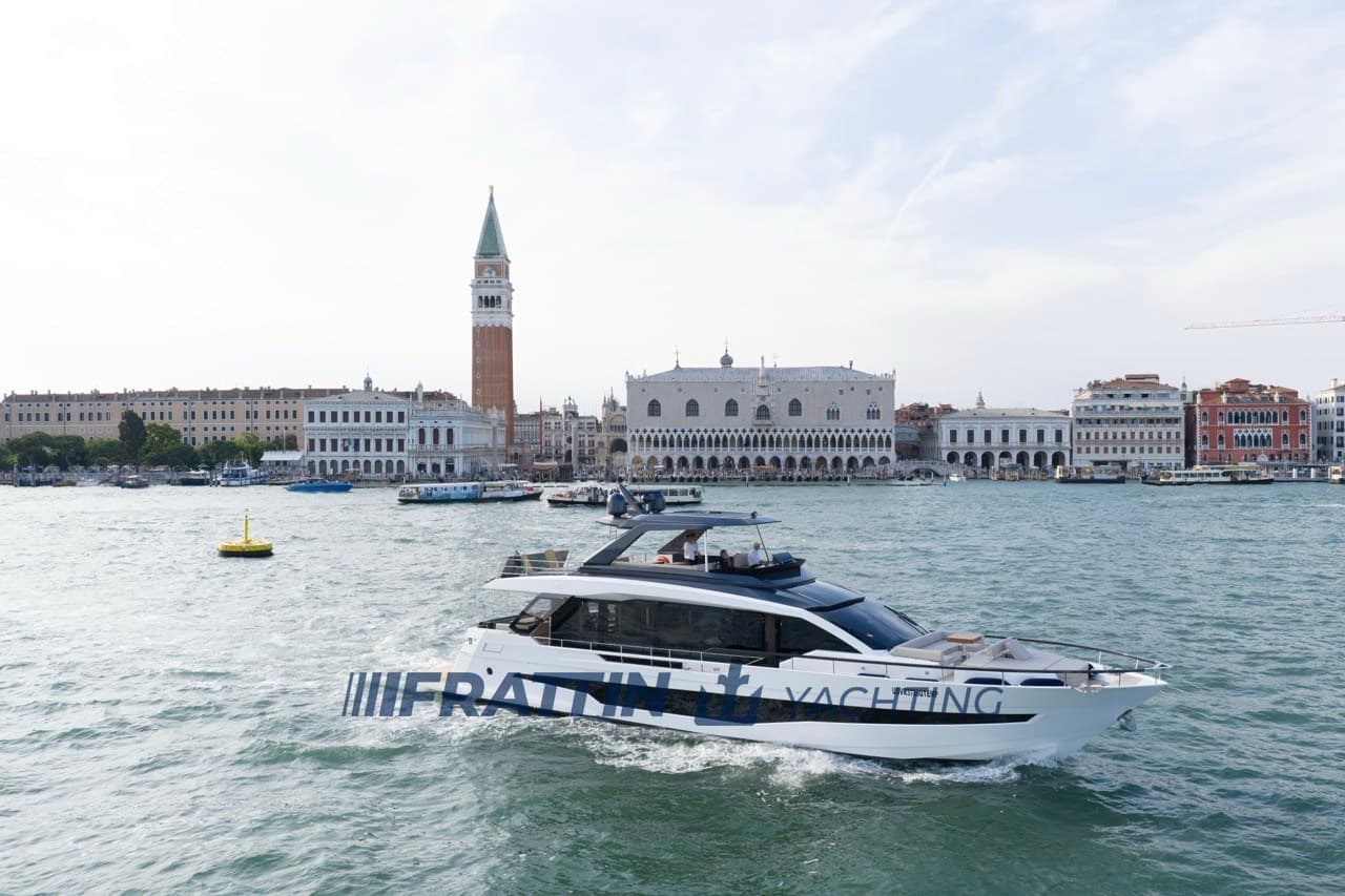 Astondoa As8 - Main View Astondoa As8 - Main View