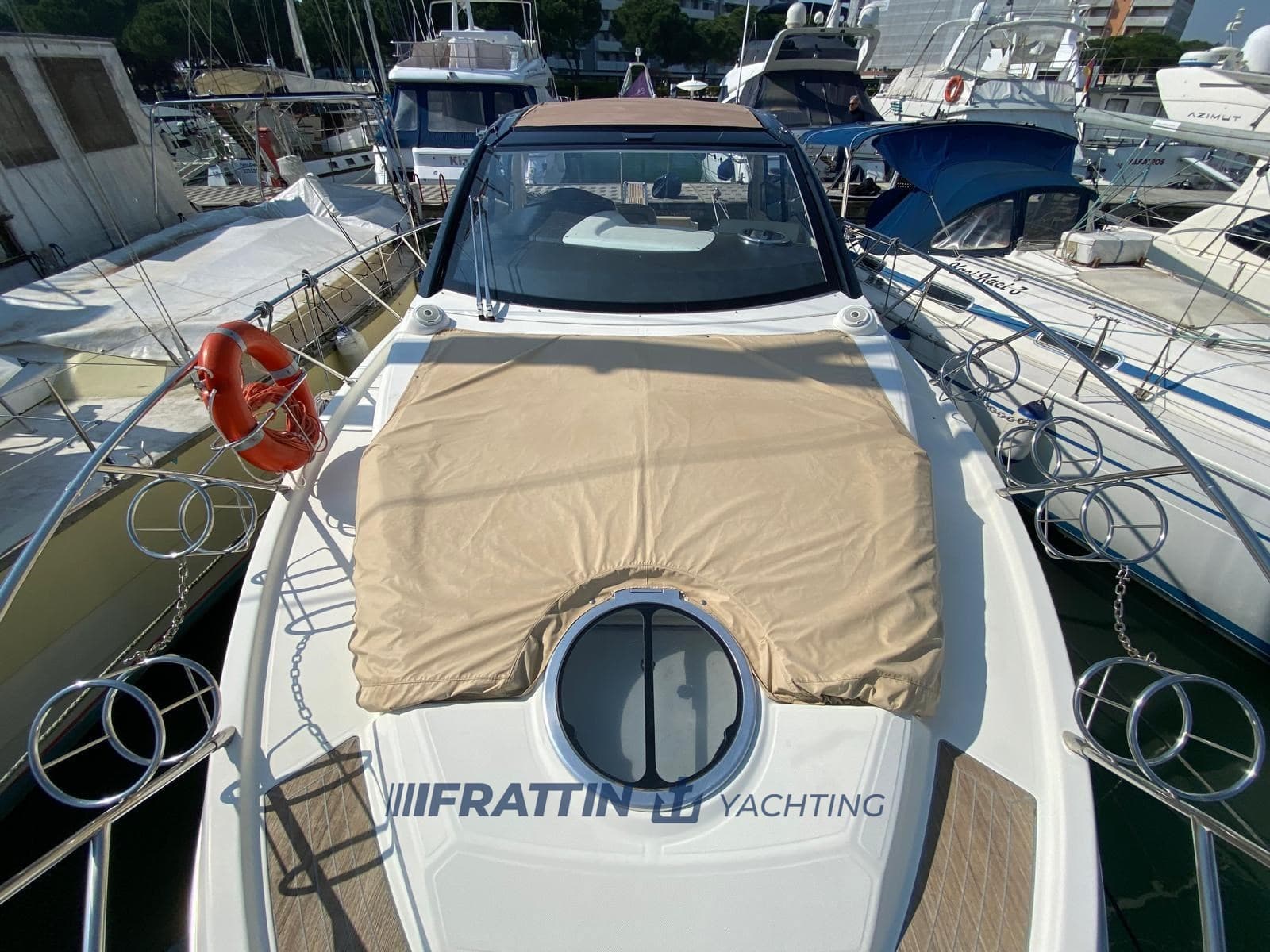 Cranchi M38 Ht - Deck View Cranchi M38 Ht - Deck View