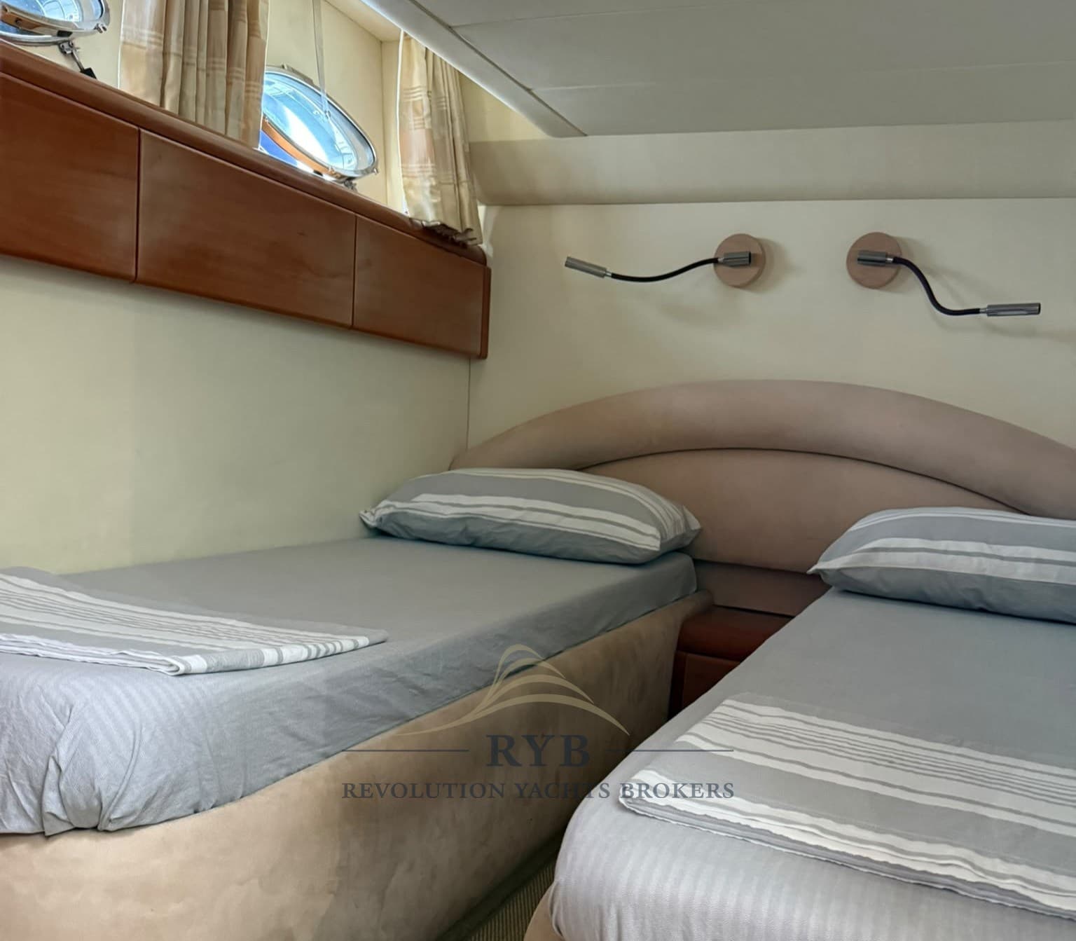 Princess Yachts V 55 usato - foto hero 10