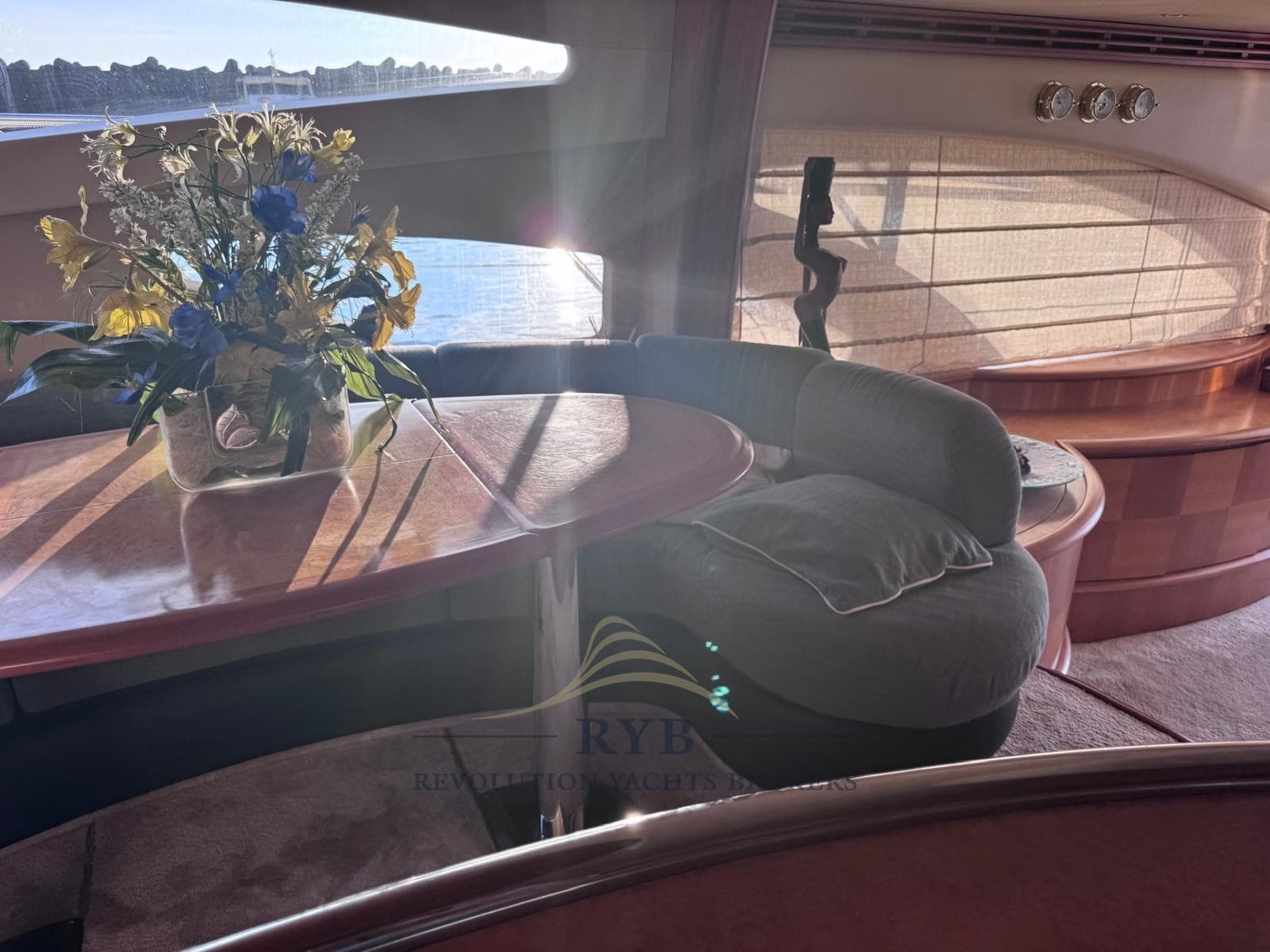 Azimut 62 used - hero image 10