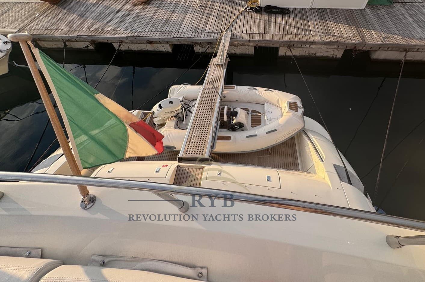 Azimut 62 used - hero image 5