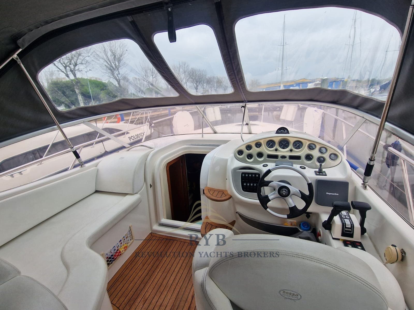 Sessa Marine Oyster 30 used - detail 3