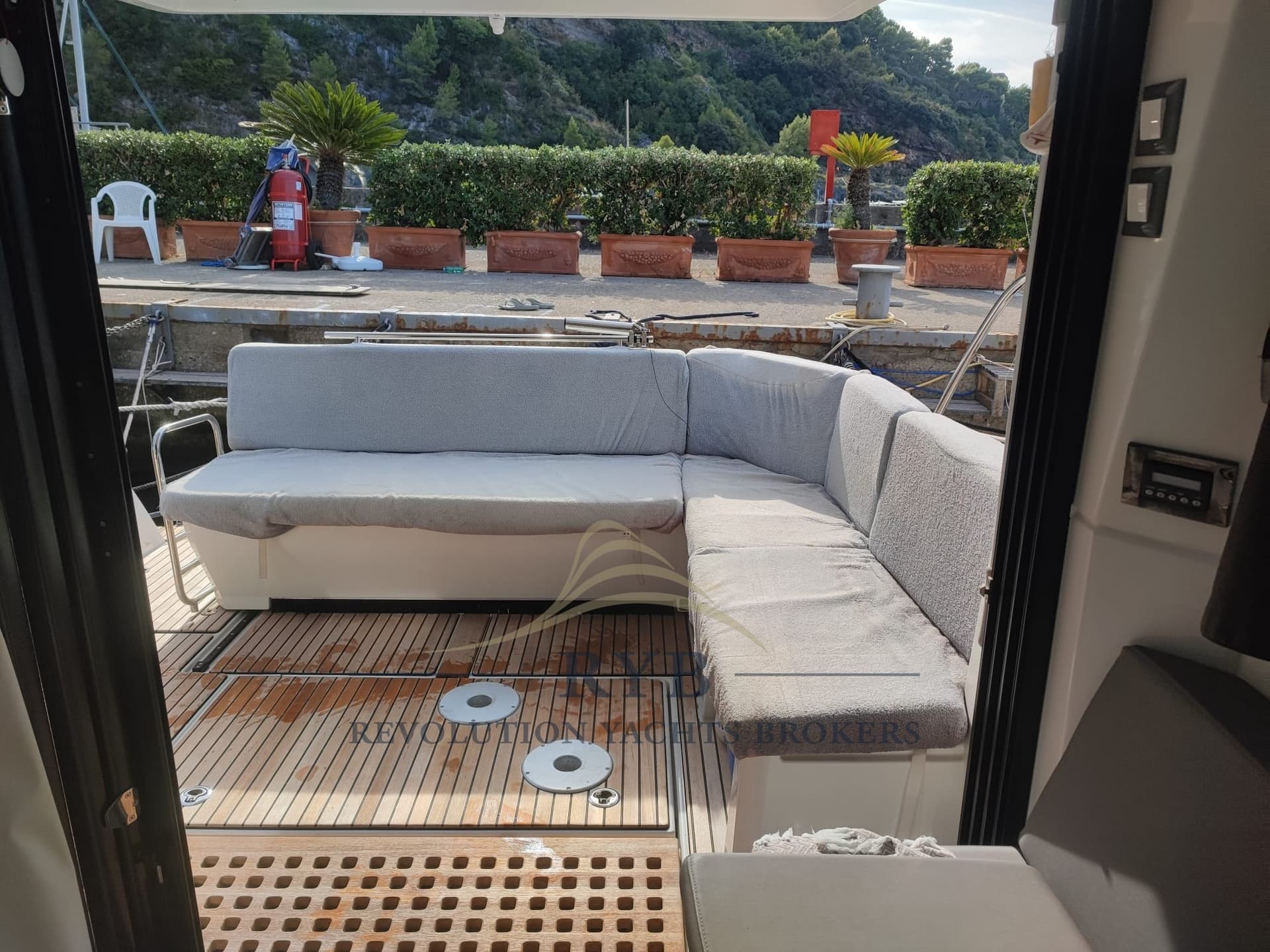 Beneteau Antares 11 used - detail 4