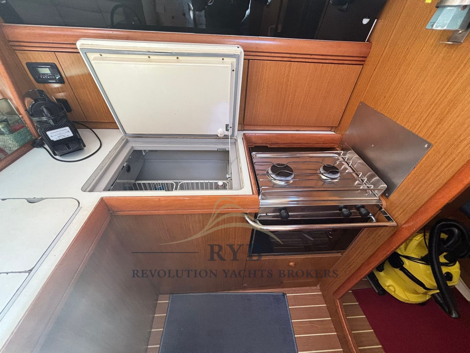Jeanneau SUN ODYSSEY 42i used - hero image 6