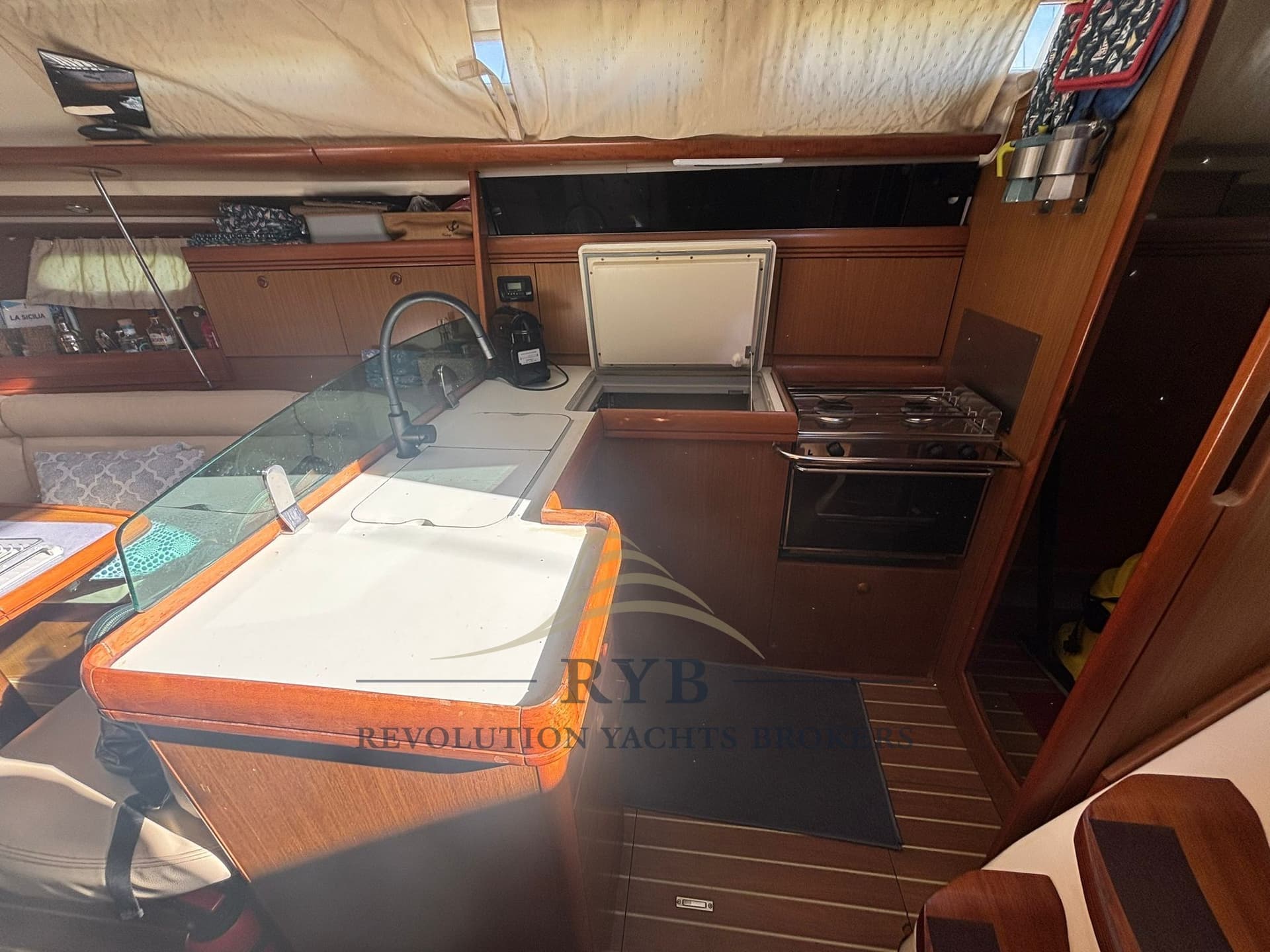 Jeanneau SUN ODYSSEY 42i used - hero image 7