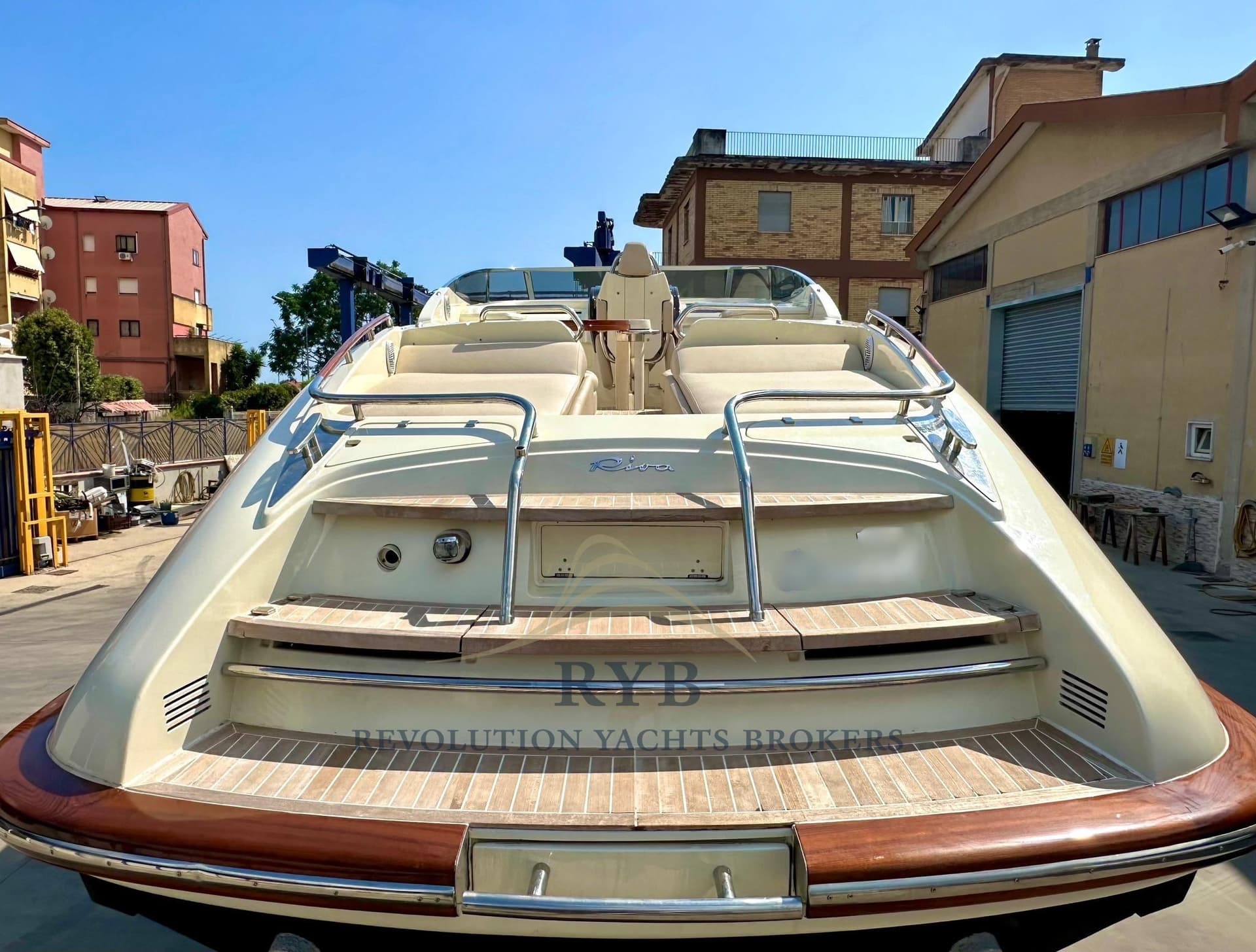 Riva 44 RIVARAMA usato - foto hero 2
