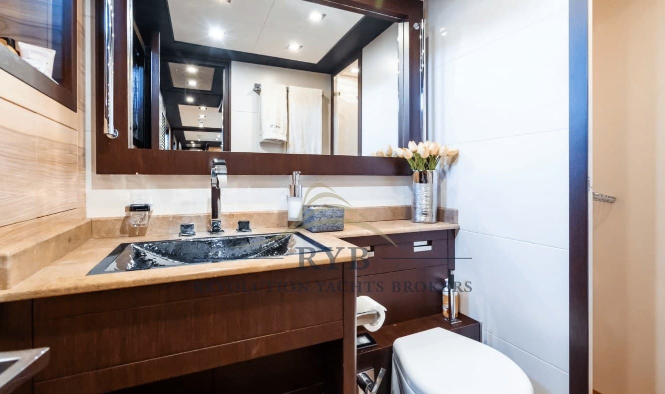 Overmarine Mangusta 80 HT usato - foto hero 13