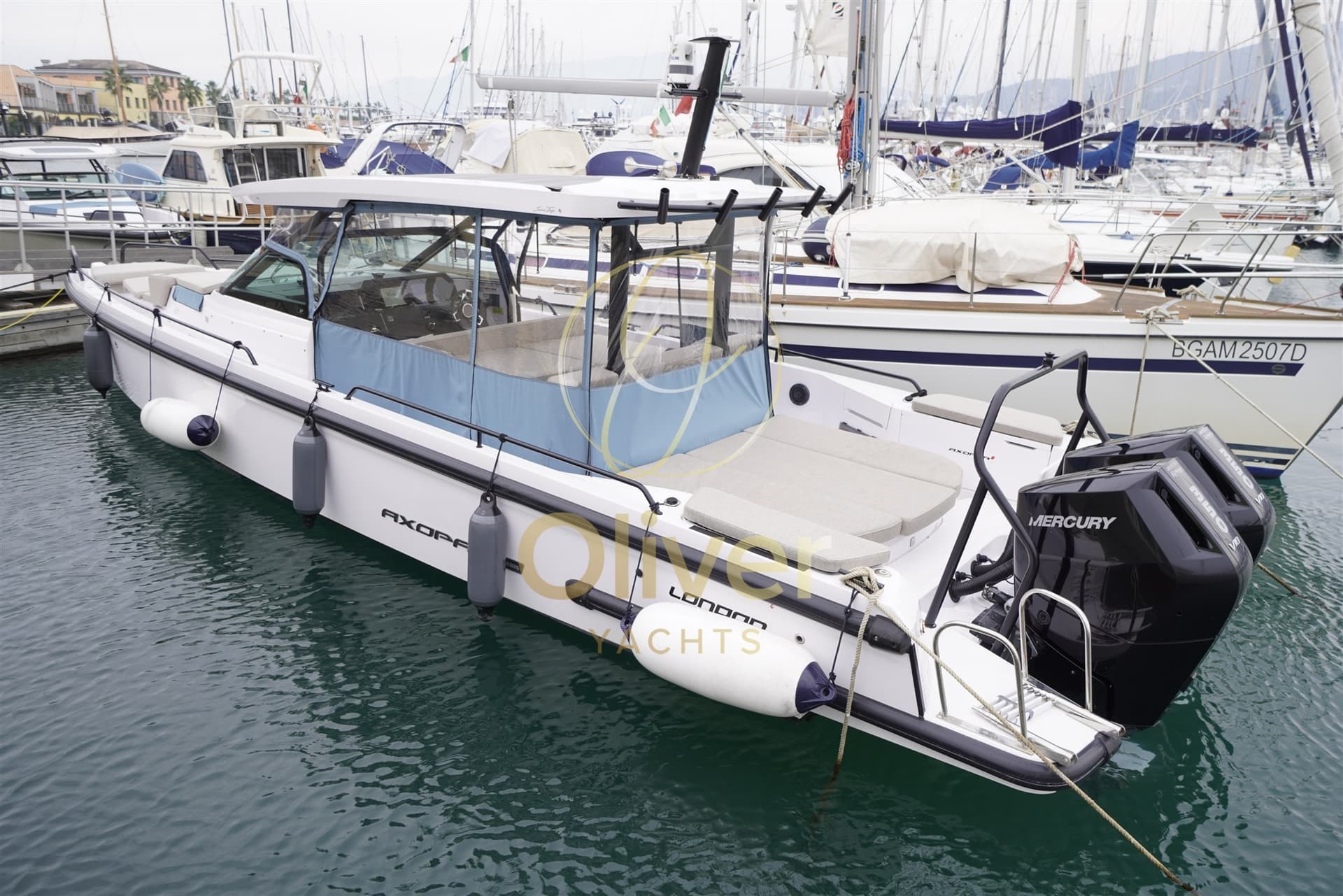 Axopar 37 Sun Top - Brabus Line - Deck View Axopar 37 Sun Top - Brabus Line - Deck View