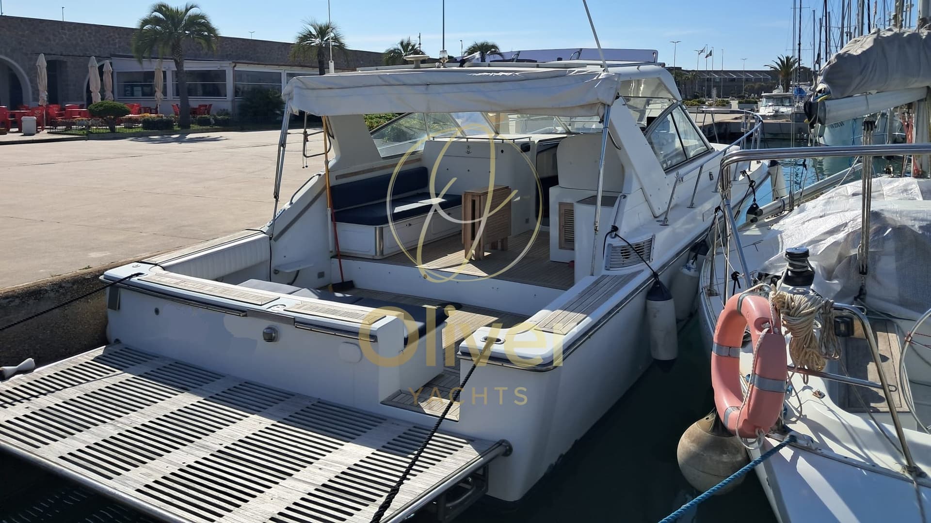 Trojan Yacht-Bertram 38 Express used - main view