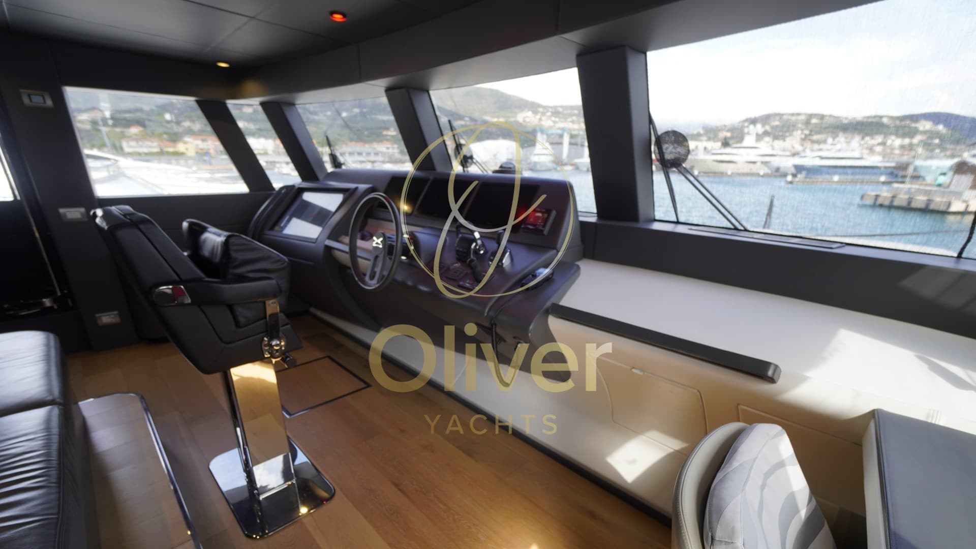 ISA Yachts EXTRA 93 usato - foto hero 16