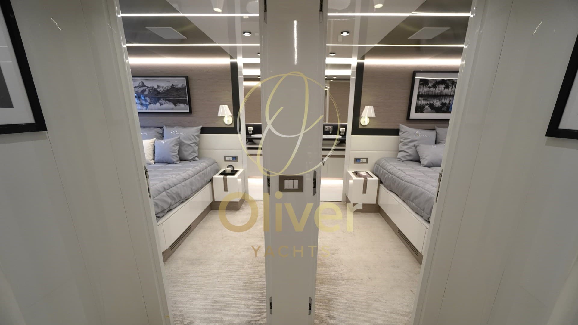 ISA Yachts EXTRA 93 usato - foto hero 18