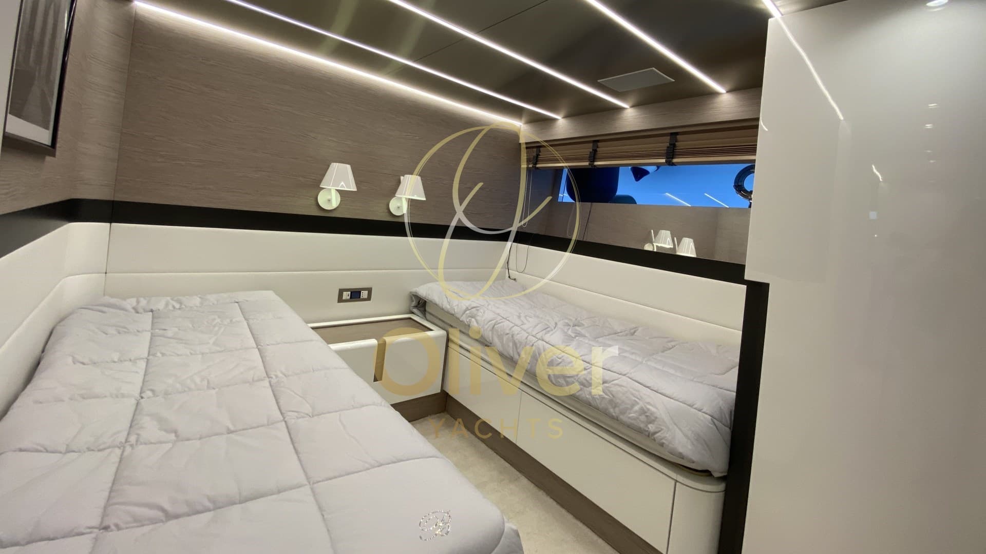 ISA Yachts EXTRA 93 usato - foto hero 17