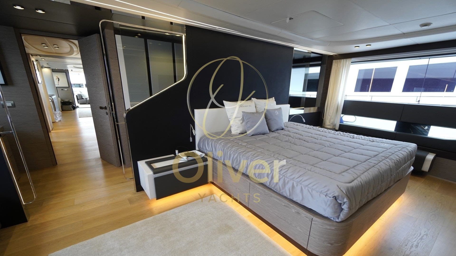 ISA Yachts EXTRA 93 usato - foto hero 10
