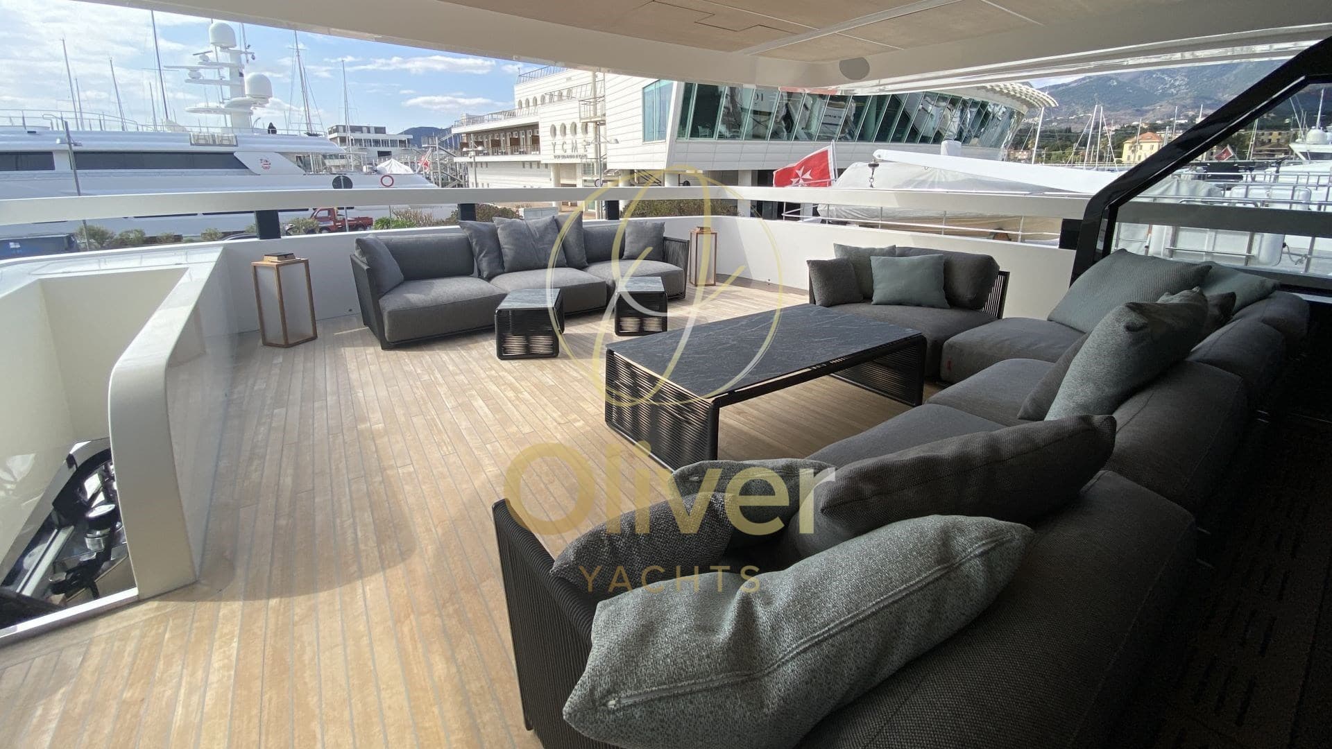 ISA Yachts EXTRA 93 usato - foto hero 5