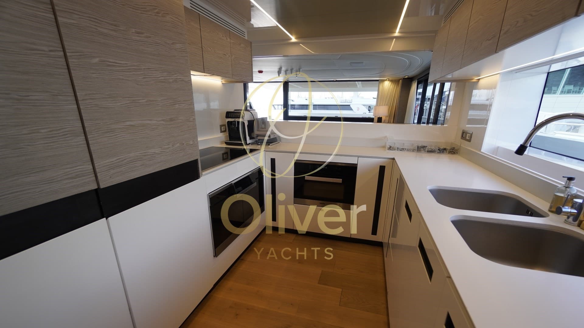 ISA Yachts EXTRA 93 usato - foto hero 15