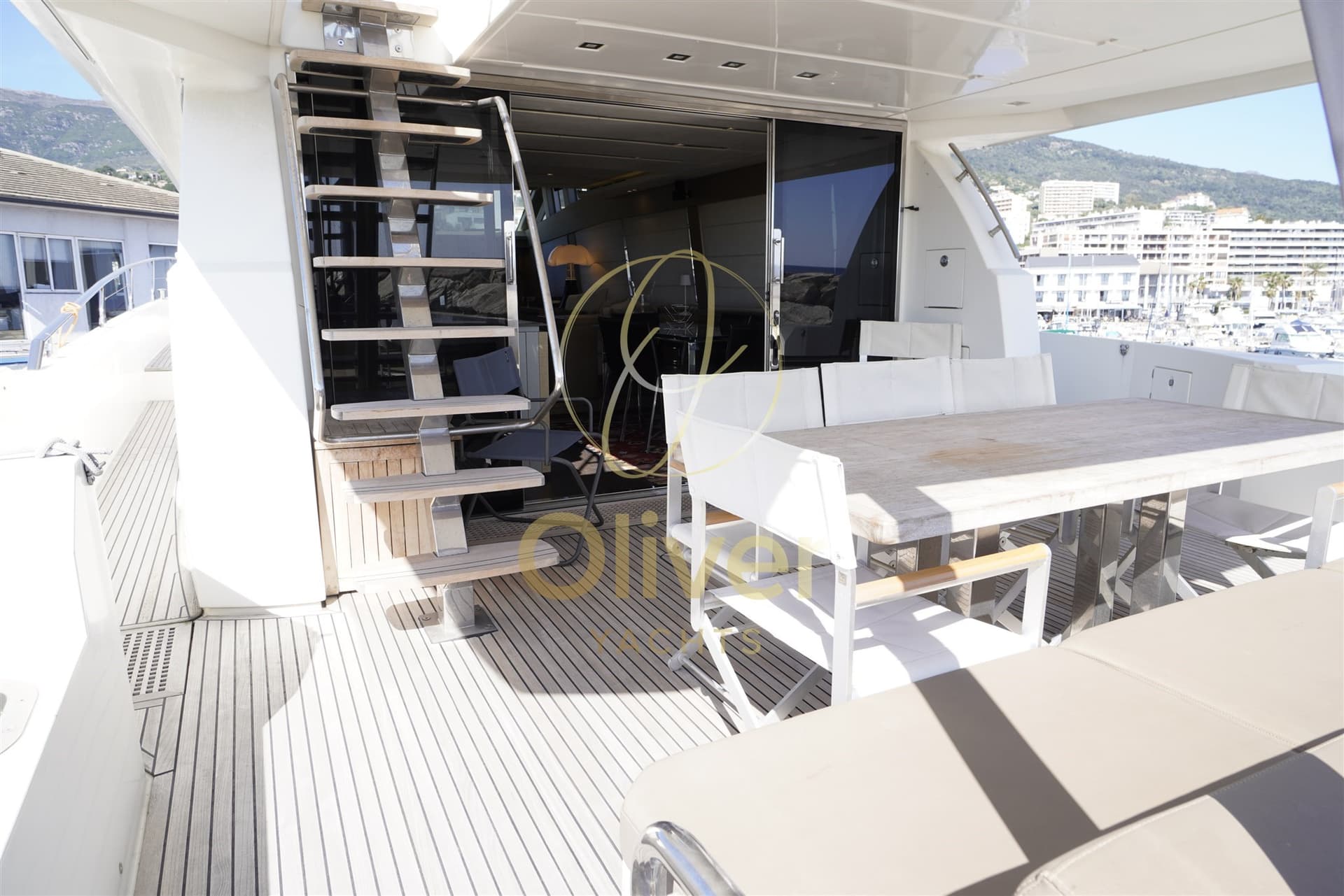 Prestige 750 Fly - Deck View Prestige 750 Fly - Deck View