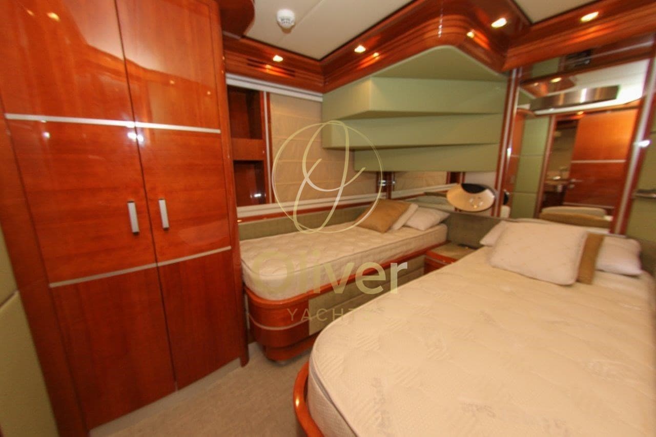 Dominator Yachts DOMINATOR 860 used - hero image 17