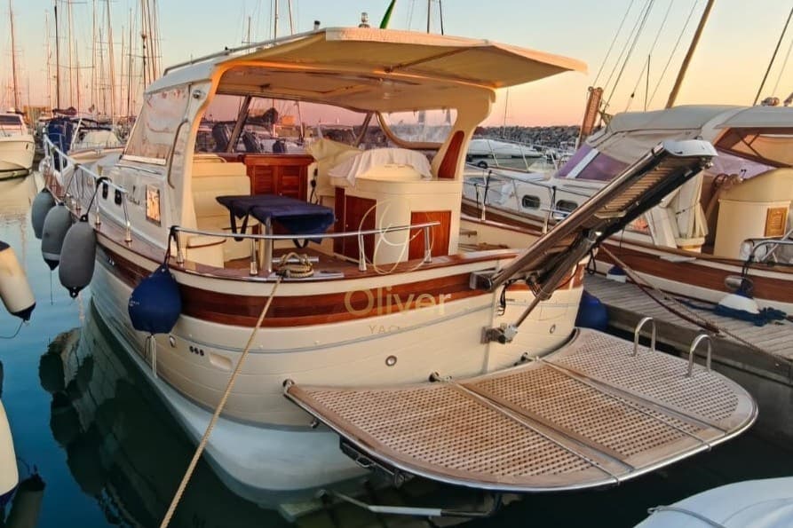 Fratelli Aprea Sorrento 36 Hard Top - Detail View 1 Fratelli Aprea Sorrento 36 Hard Top - Detail View 1