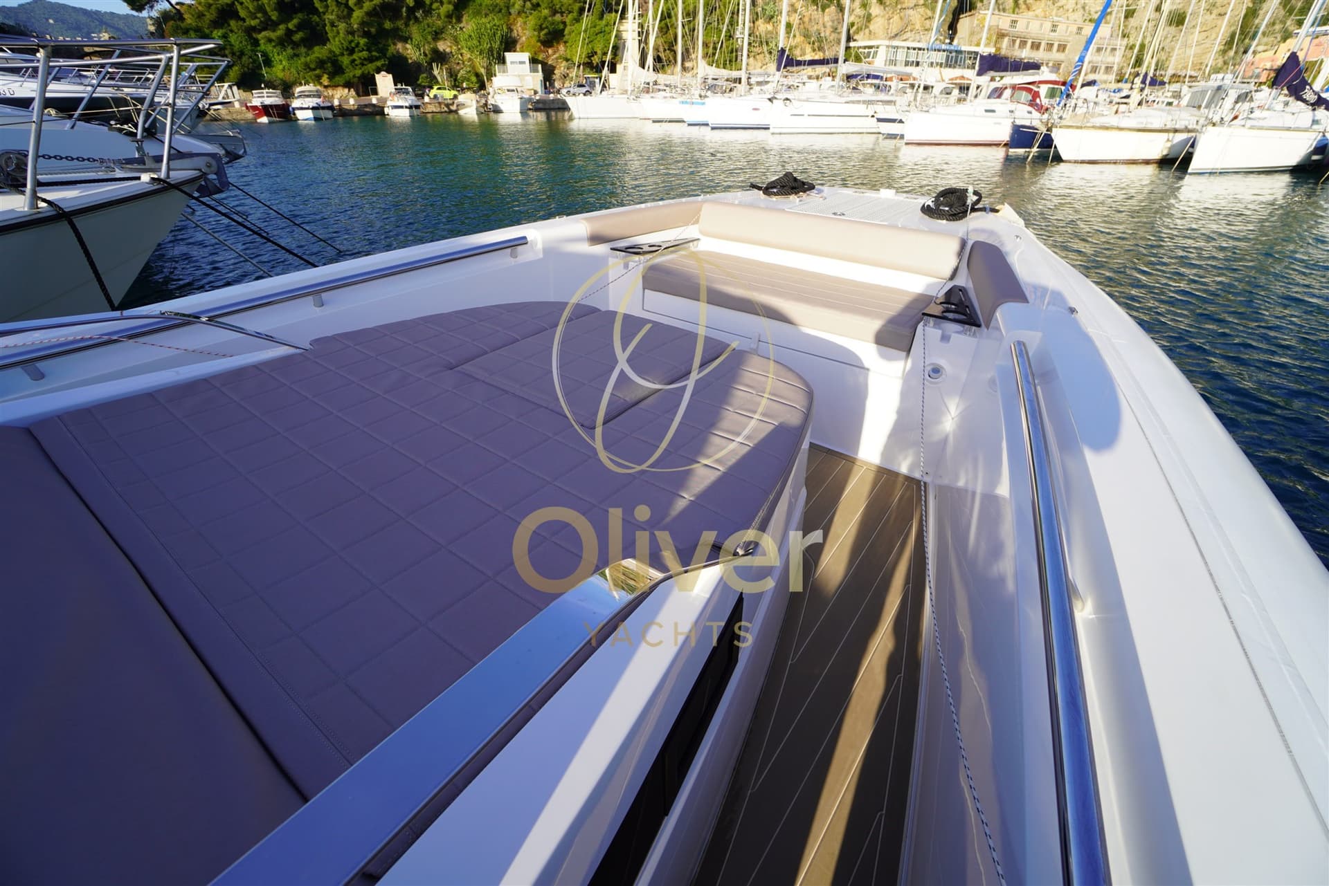 Pirelli 42 - Deck View Pirelli 42 - Deck View