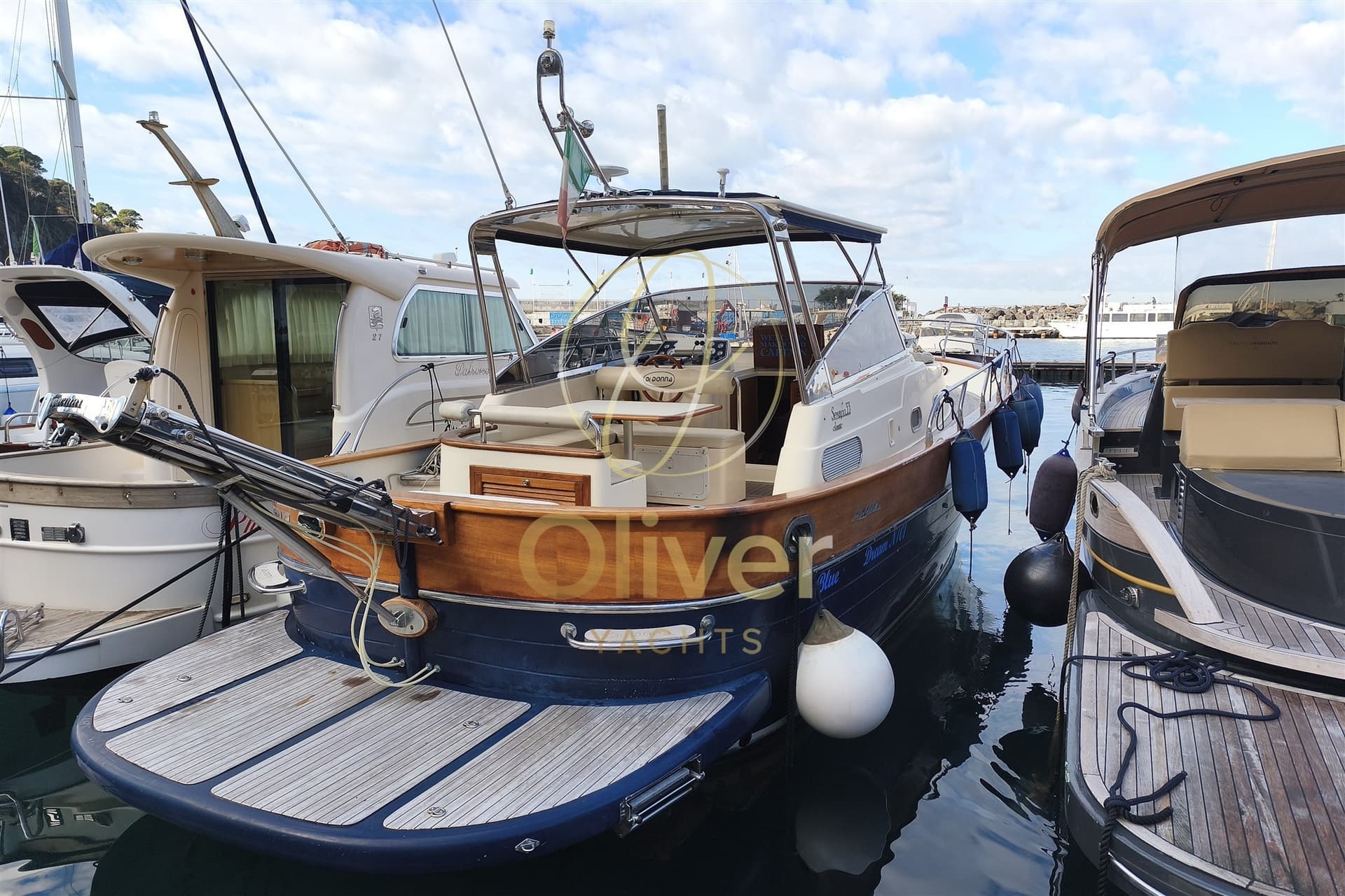 Di Donna Serapo 33 Classic - Main View Di Donna Serapo 33 Classic - Main View