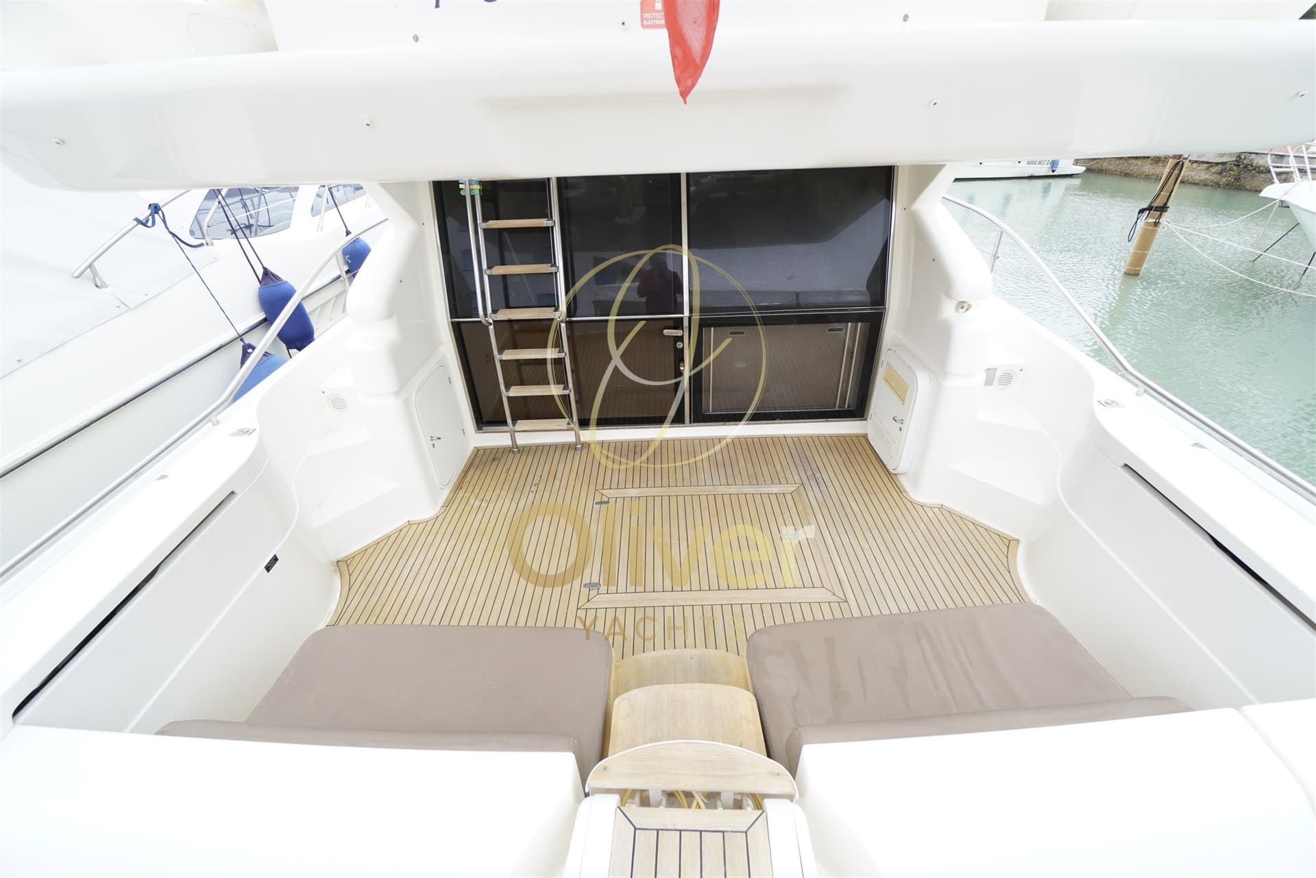 Ferretti Yachts 53 - Deck View Ferretti Yachts 53 - Deck View