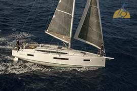 Jeanneau Sun Odyssey 410 - Deck View Jeanneau Sun Odyssey 410 - Deck View