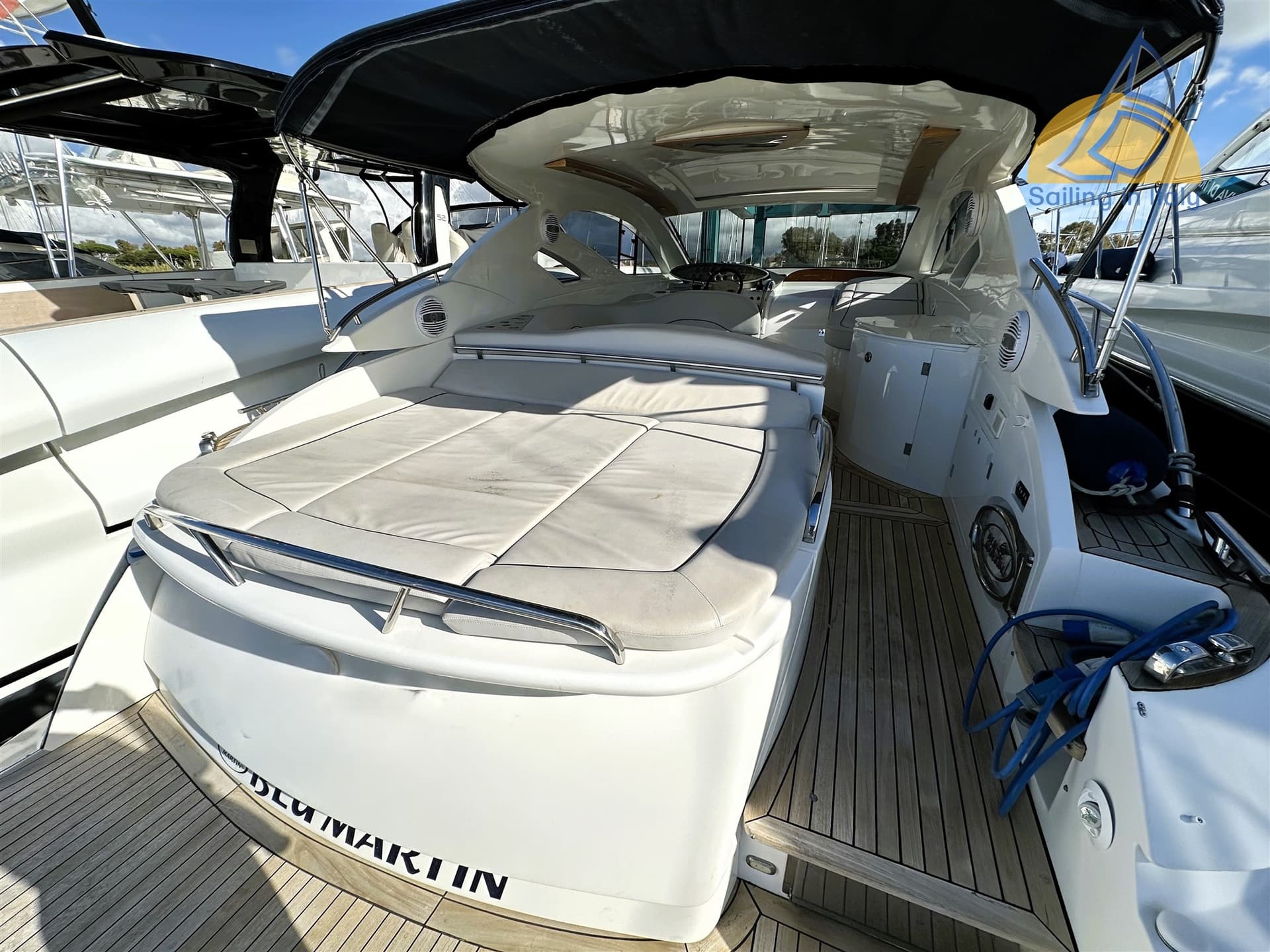 Blu Martin Sun Top 13.90 - Deck View Blu Martin Sun Top 13.90 - Deck View