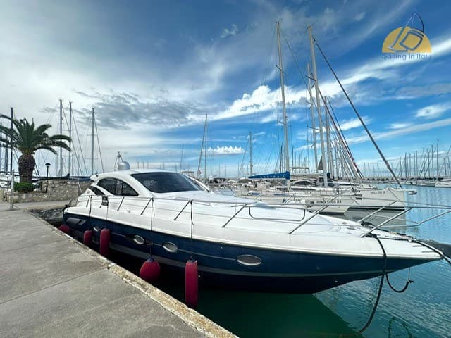 Blu Martin Sun Top 13.90 - Main View Blu Martin Sun Top 13.90 - Main View