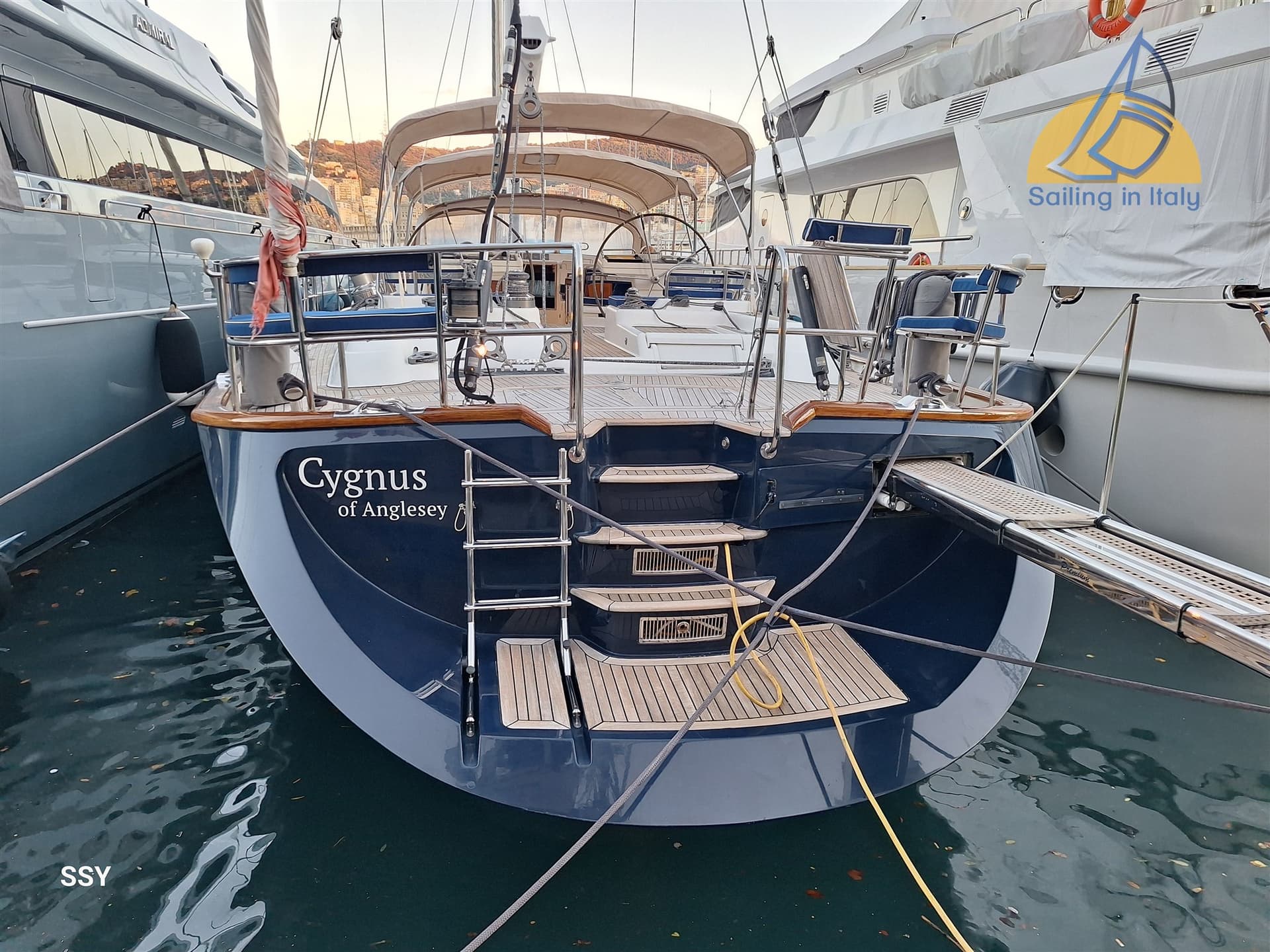 Oyster Oyster 82 - Detail View 1 Oyster Oyster 82 - Detail View 1