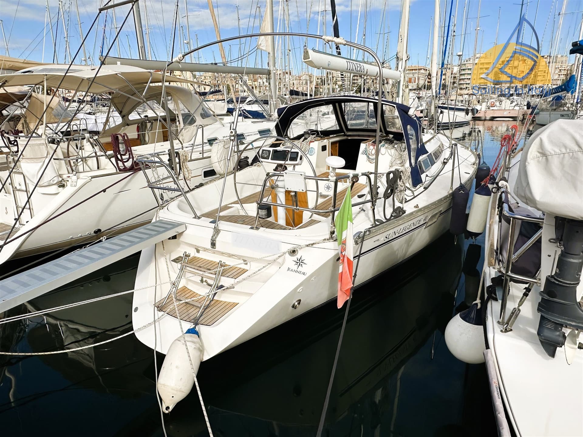 Jeanneau Sun Legend 41 - Interior View Jeanneau Sun Legend 41 - Interior View