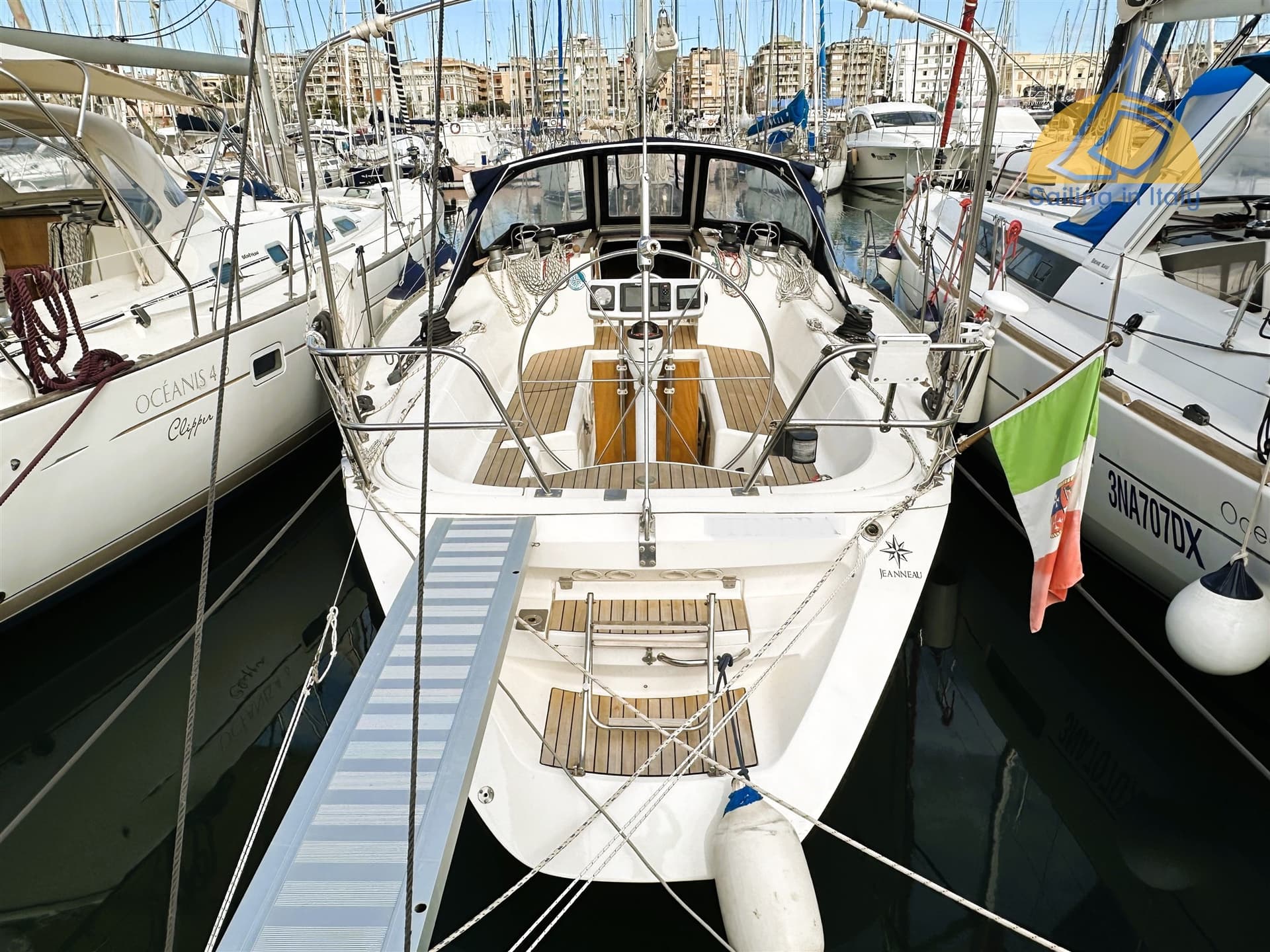 Jeanneau Sun Legend 41 - Detail View 1 Jeanneau Sun Legend 41 - Detail View 1