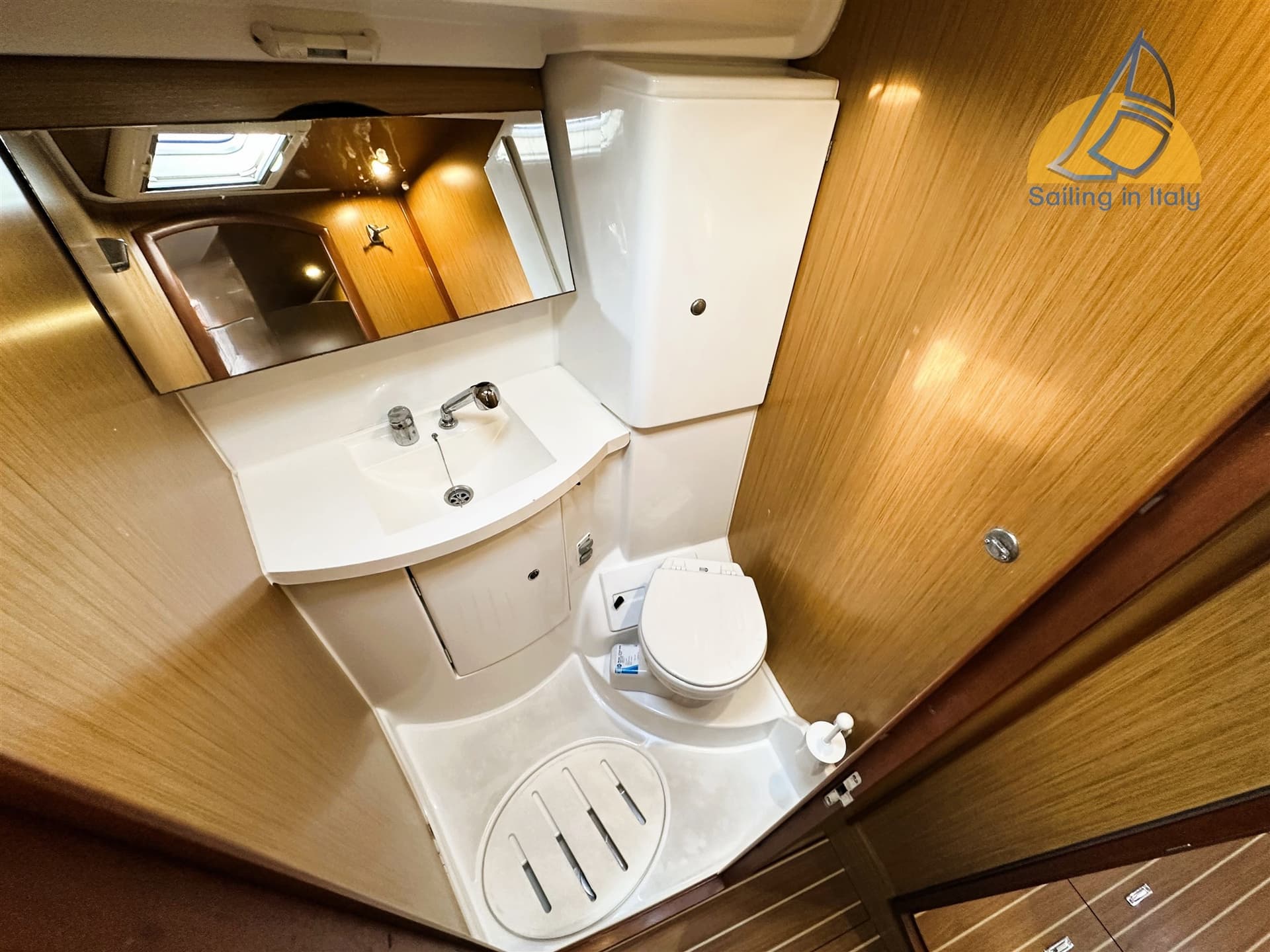 Jeanneau SUN ODYSSEY 42i d'occasion - image hero 17