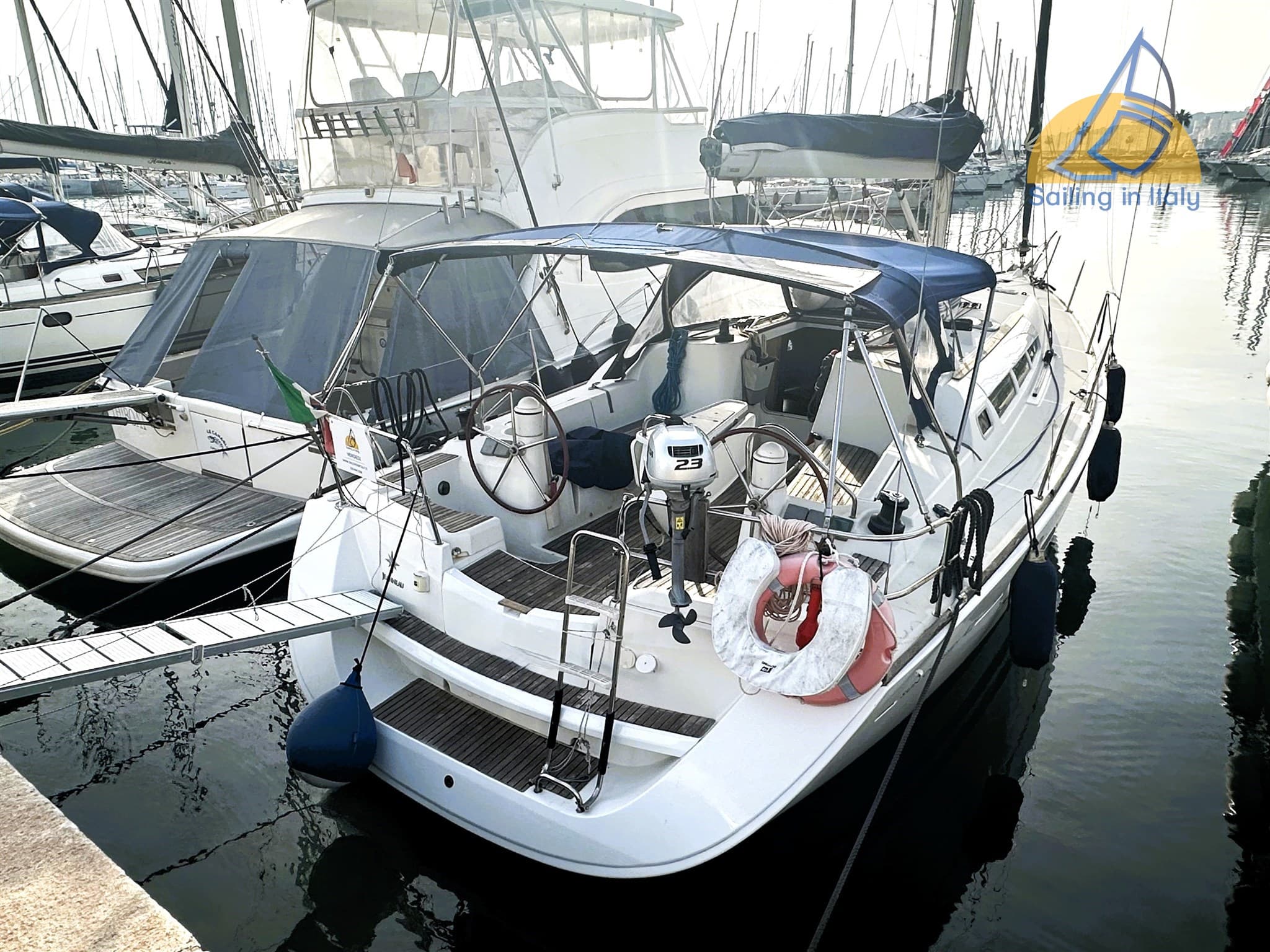 Jeanneau Sun Odyssey 42i - Deck View Jeanneau Sun Odyssey 42i - Deck View