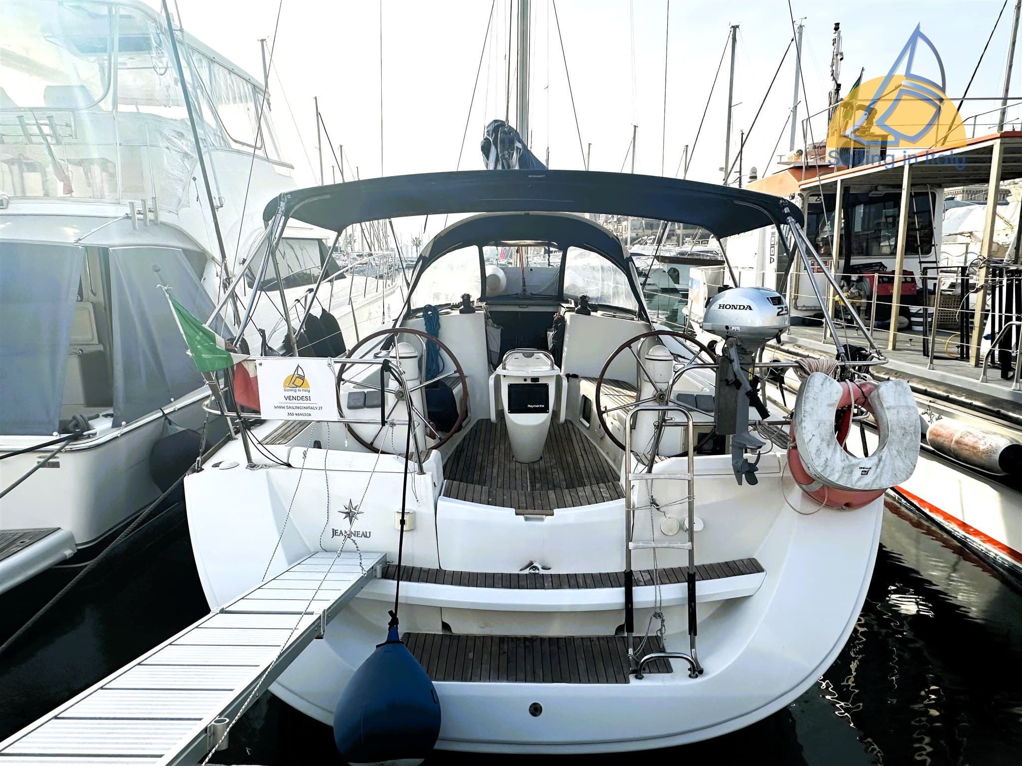 Jeanneau Sun Odyssey 42i - Interior View Jeanneau Sun Odyssey 42i - Interior View