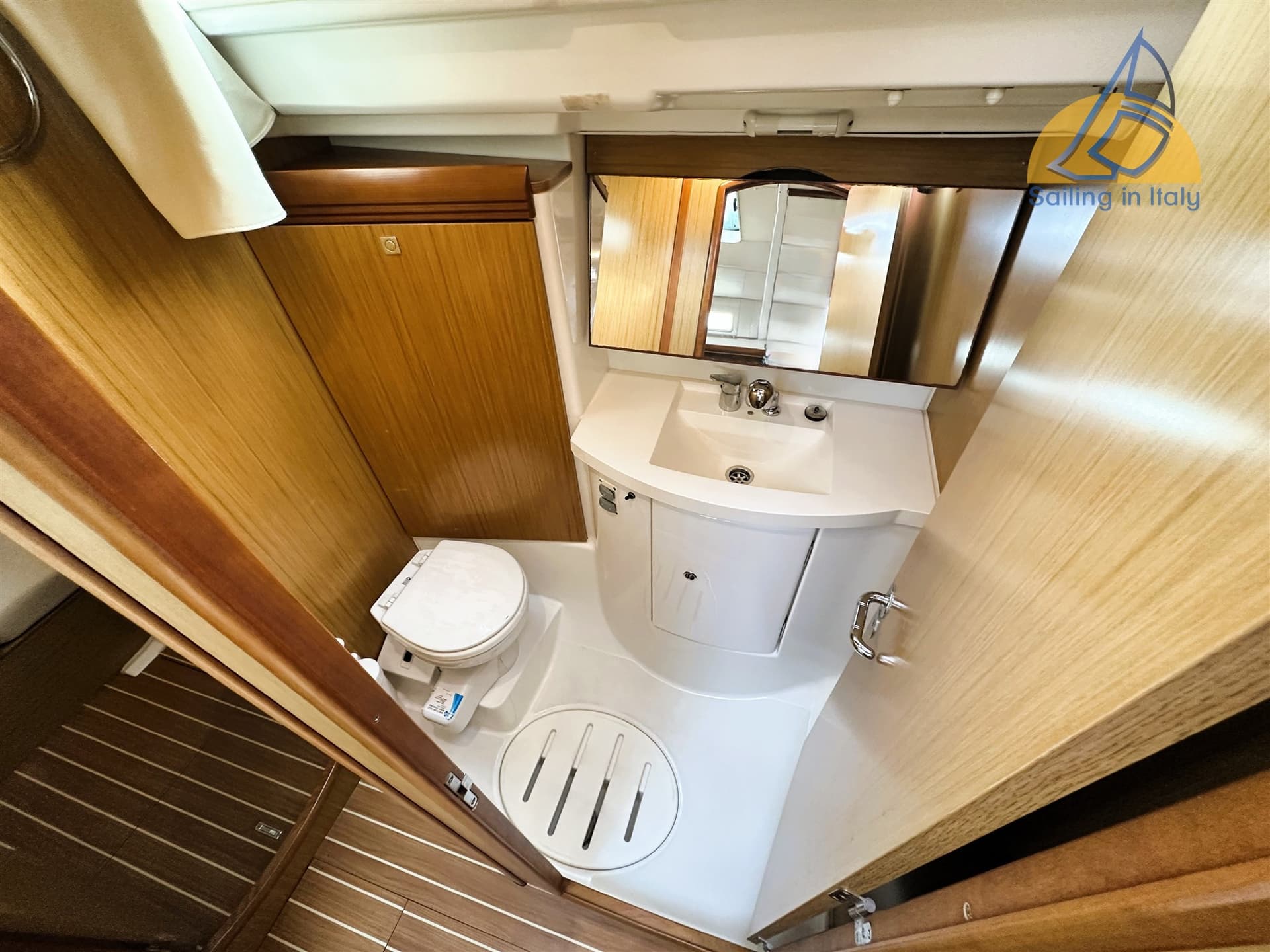 Jeanneau SUN ODYSSEY 42i d'occasion - image hero 21