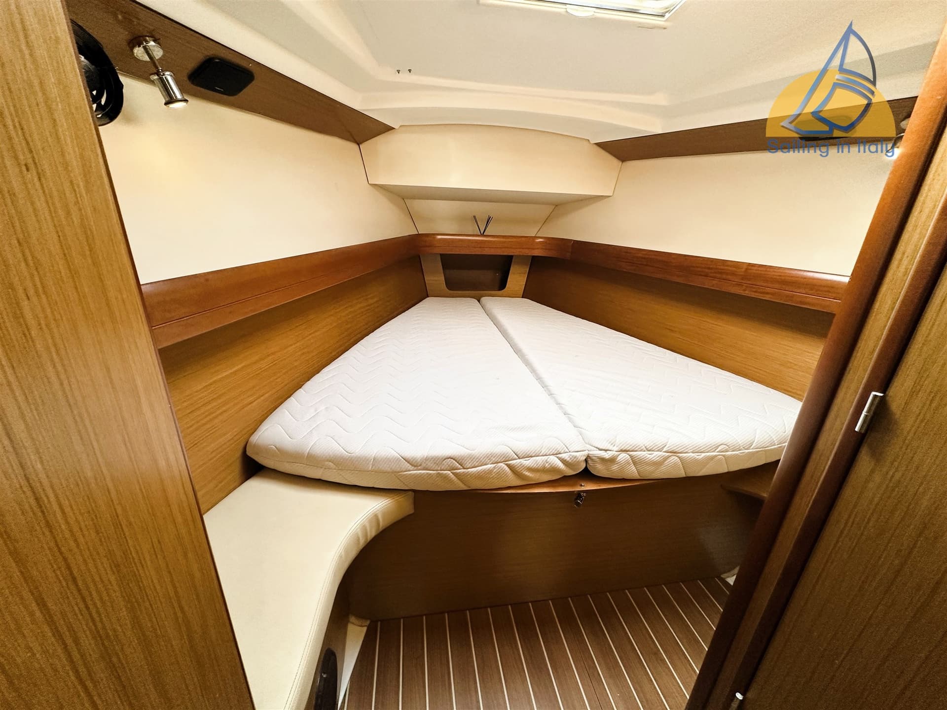Jeanneau SUN ODYSSEY 42i d'occasion - image hero 16