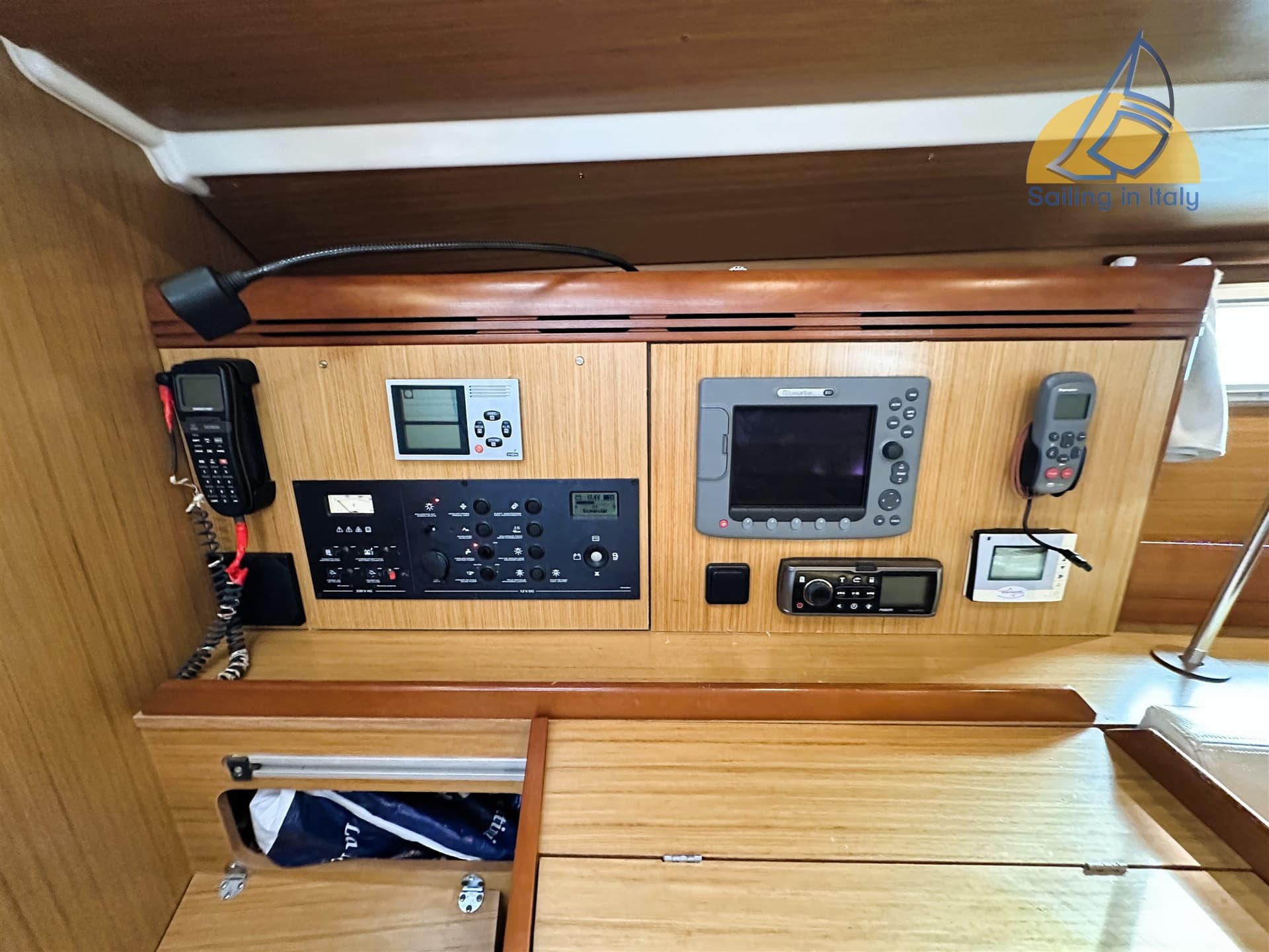 Jeanneau SUN ODYSSEY 42i d'occasion - image hero 20