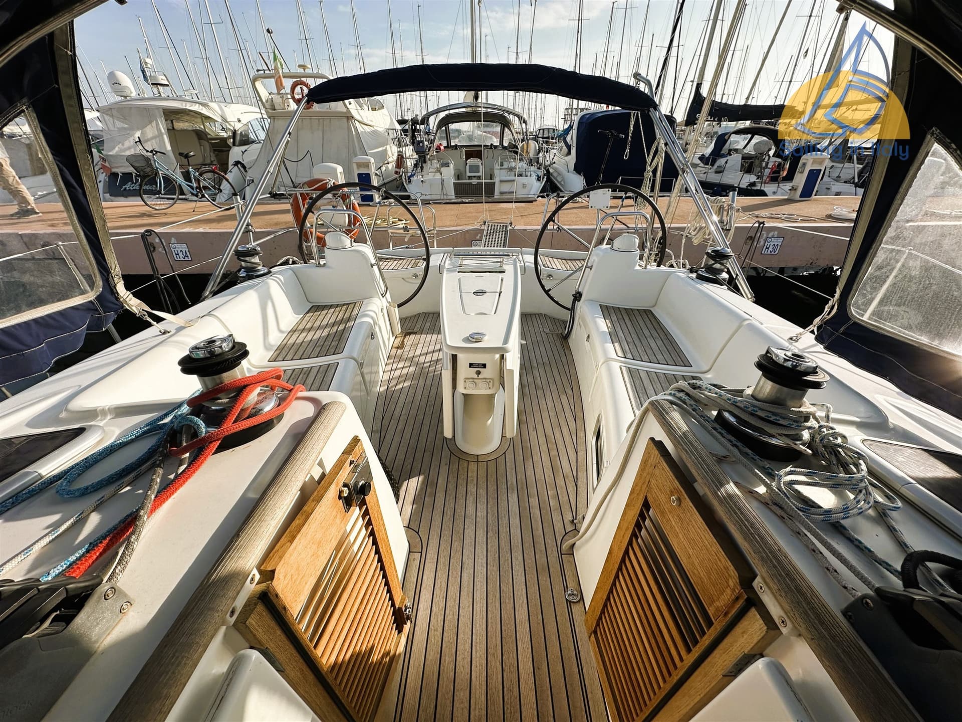Beneteau Oceanis 43 - Deck View Beneteau Oceanis 43 - Deck View